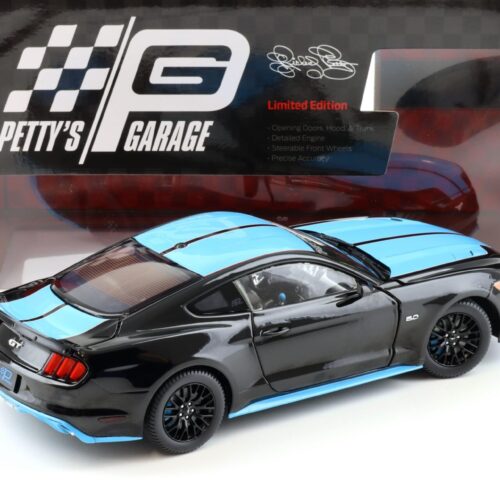 1:18 Auto World 2016 Ford Mustang GT 5.0 Coupe Petty´s Garage black/ blue