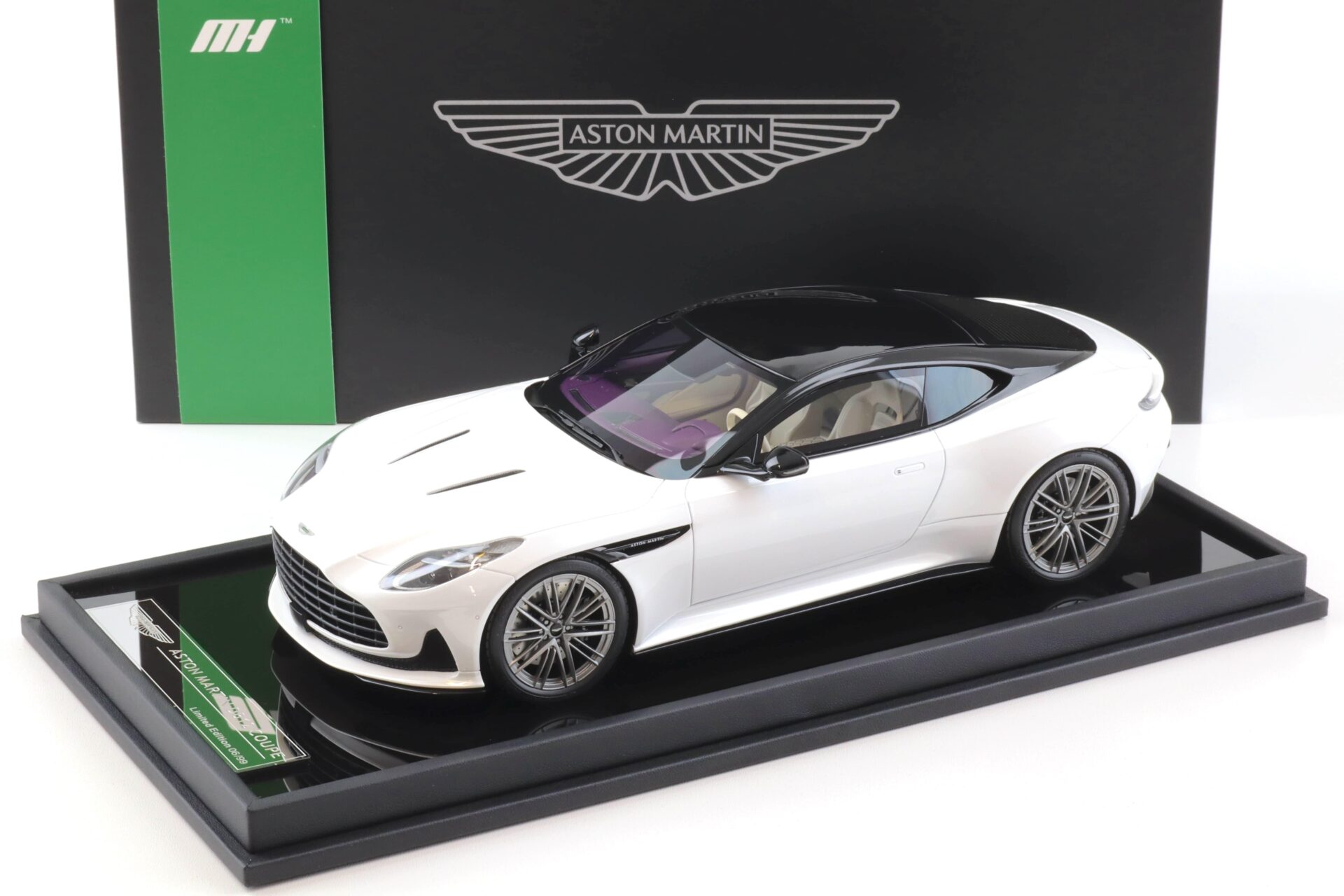 1:18 Motorhelix Aston Martin DB12 Coupe 2023 Zenith white - Limited 99 pcs.