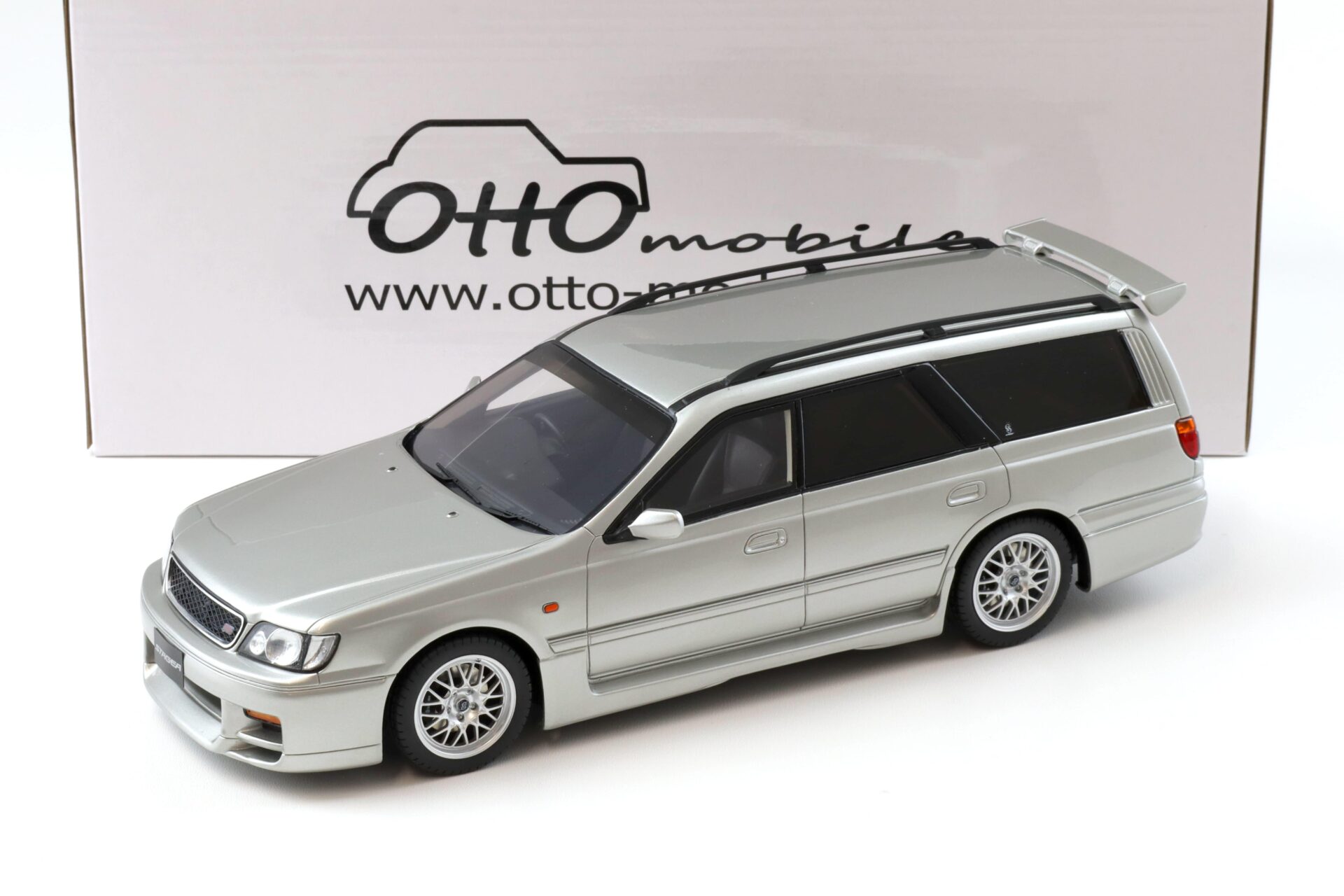1:18 OTTO mobile OT471 Nissan Stagea Autech Version 260RS KR4 Sonic silver 1997