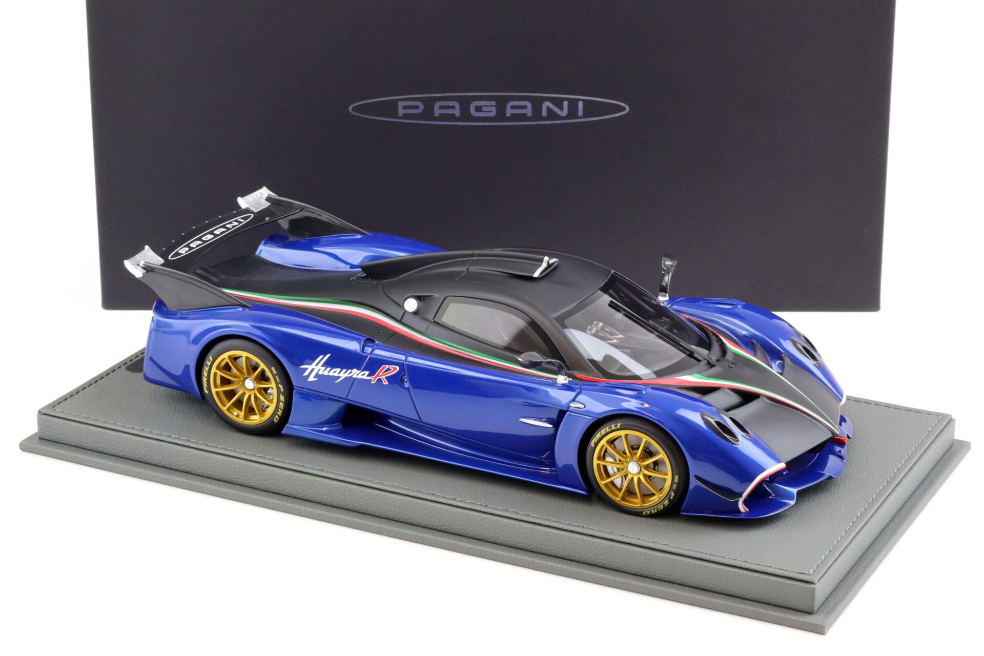 1:18 BBR Pagani Huayra R matt black / blue Francia - Limited 80 pcs.