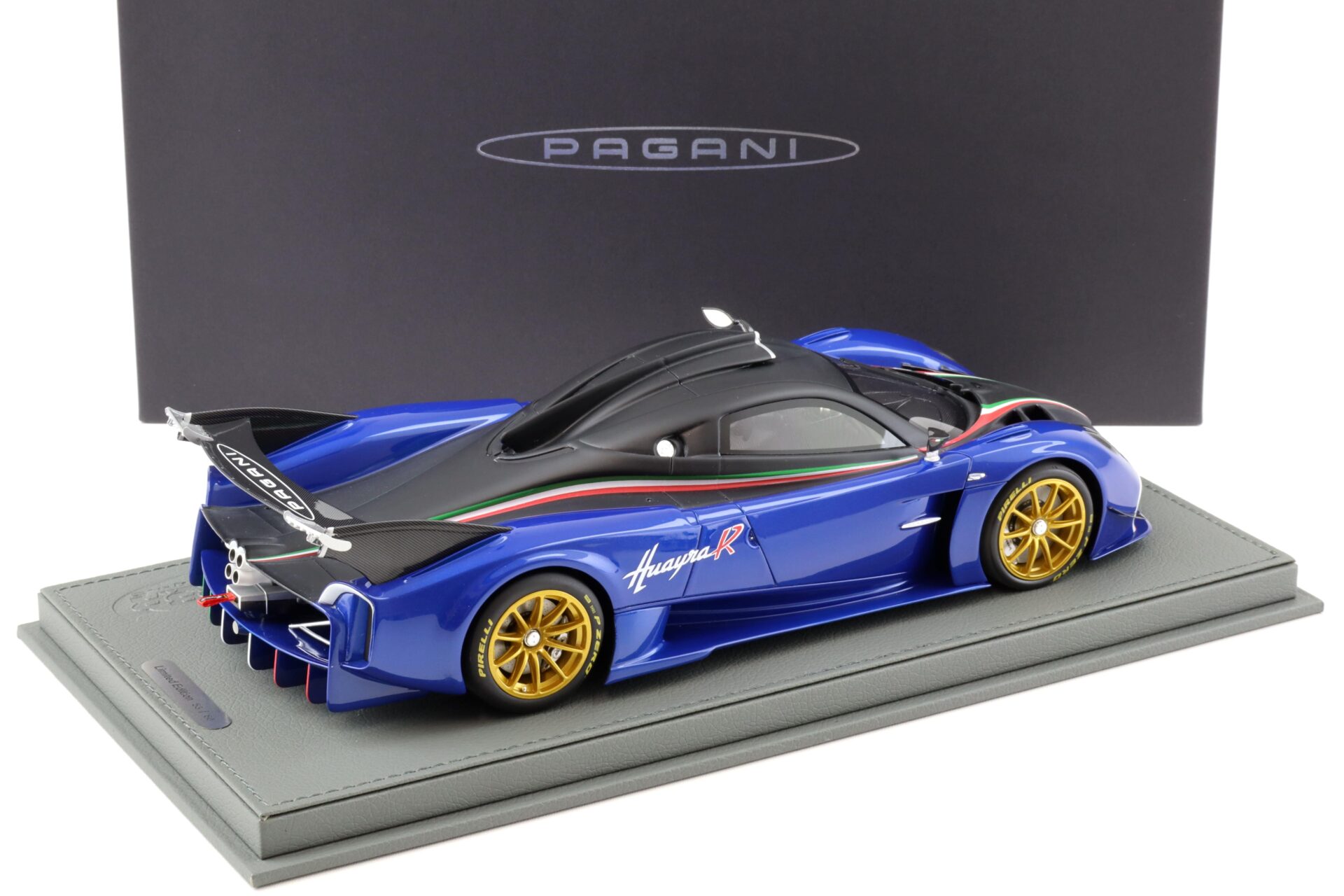 1:18 BBR Pagani Huayra R matt black / blue Francia - Limited 80 pcs.