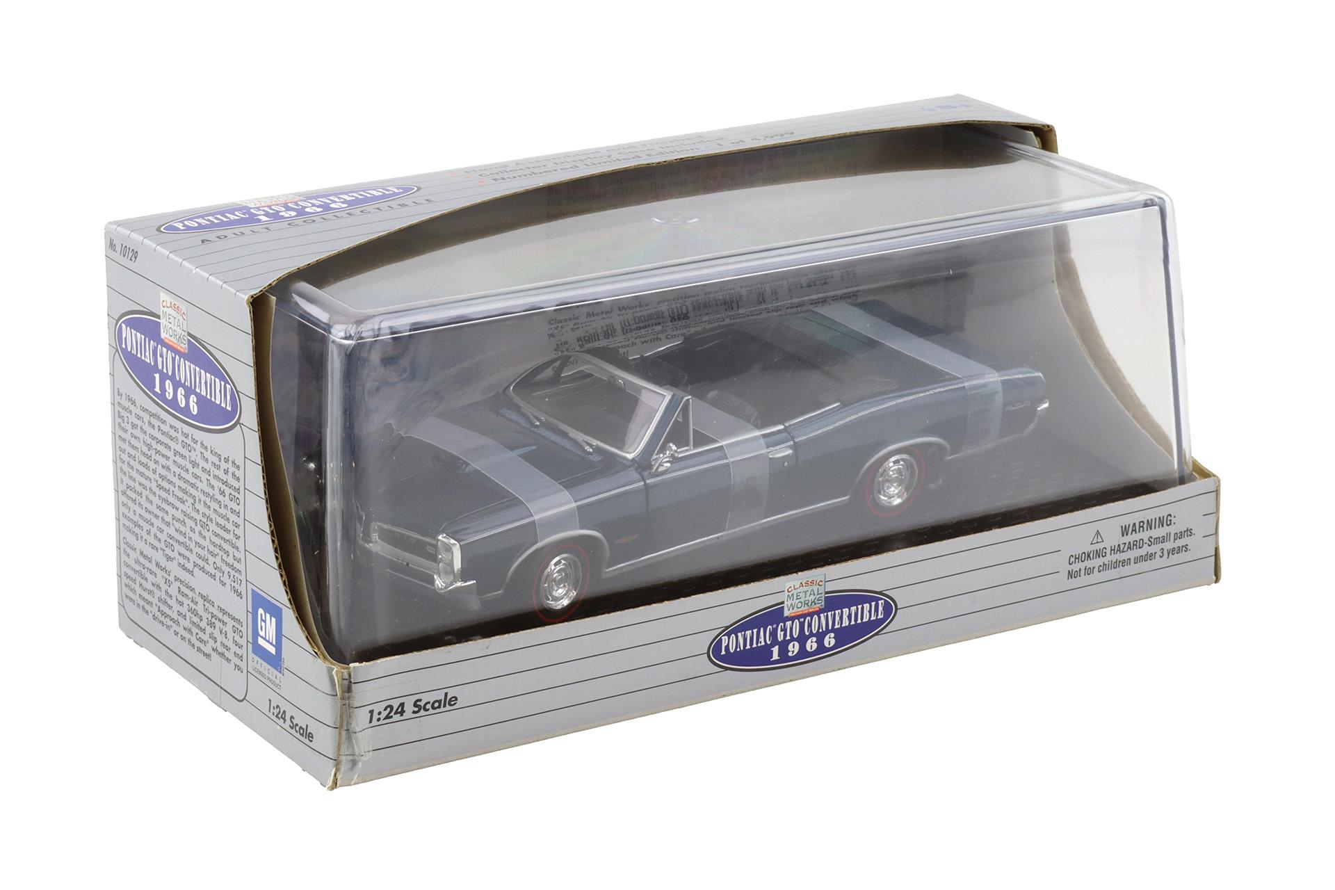 1:24 Classic Metal Works 1966 Pontiac GTO Convertible Nightwatch blue with Showcase