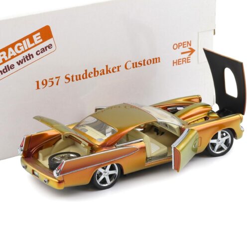 1:24 Danbury Mint 1957 Studebaker Custom Coupe gold/ bronze Chromalox