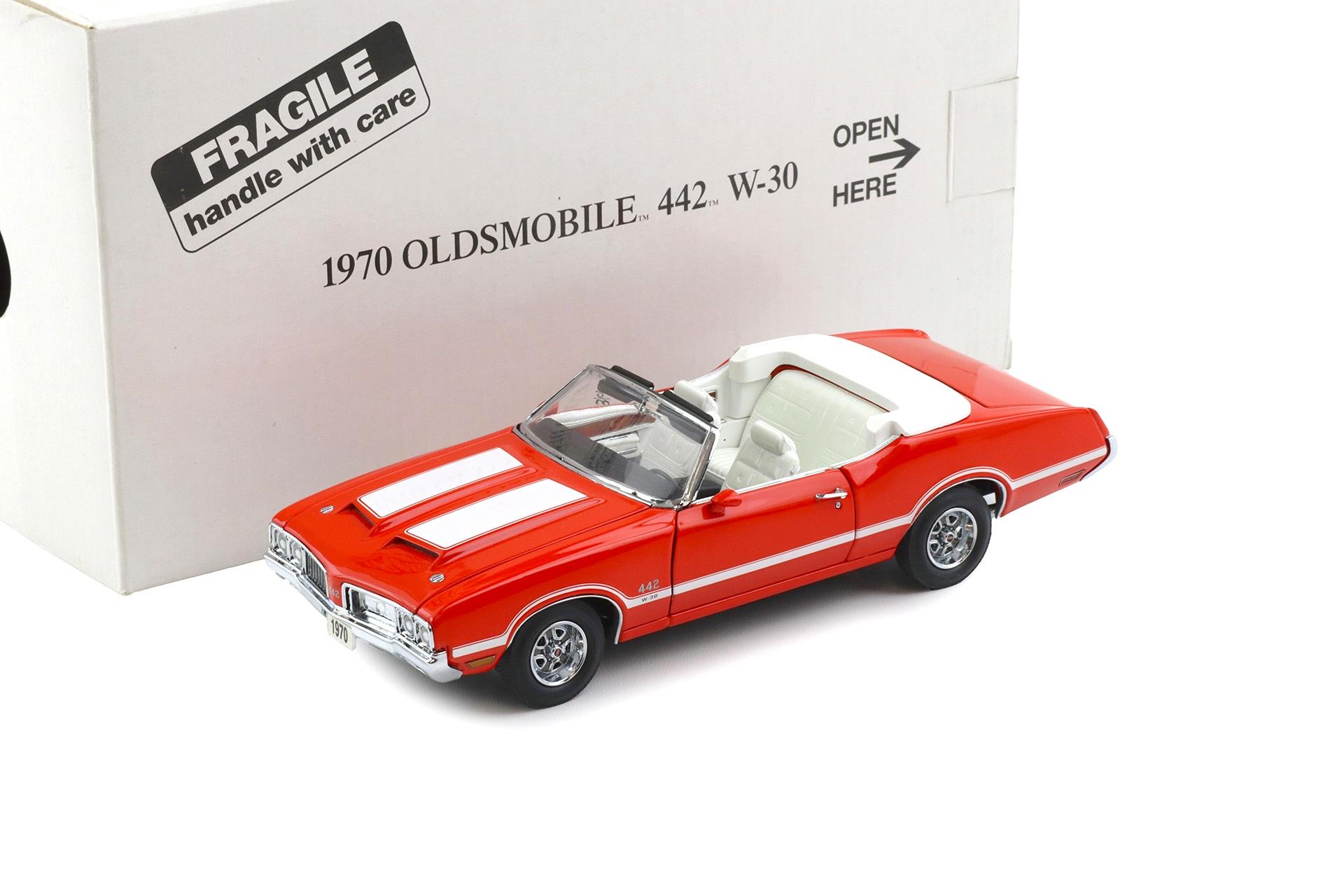1:24 Danbury Mint 1970 Oldsmobile 442 W-30 Convertible Rally red