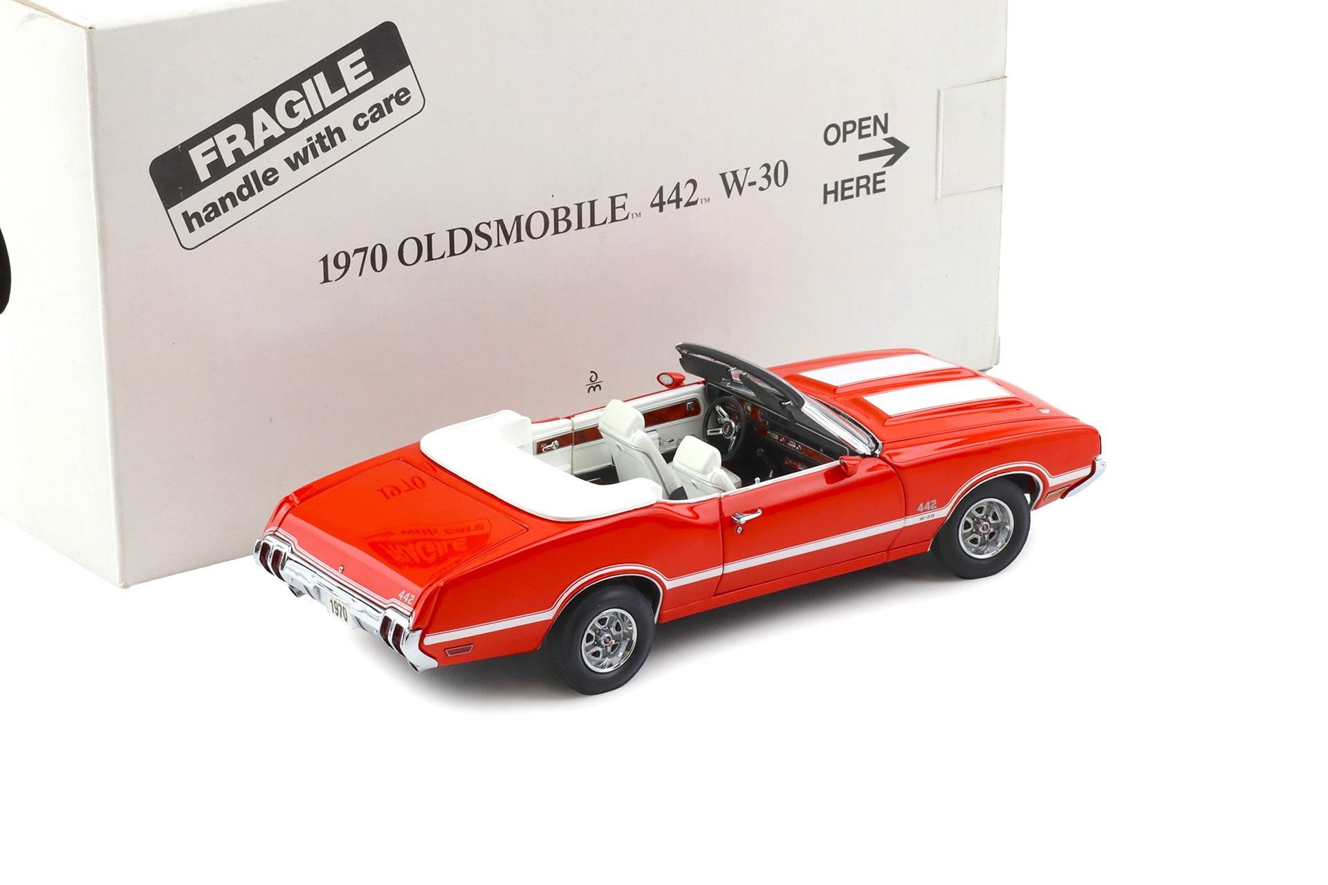 1:24 Danbury Mint 1970 Oldsmobile 442 W-30 Convertible Rally red