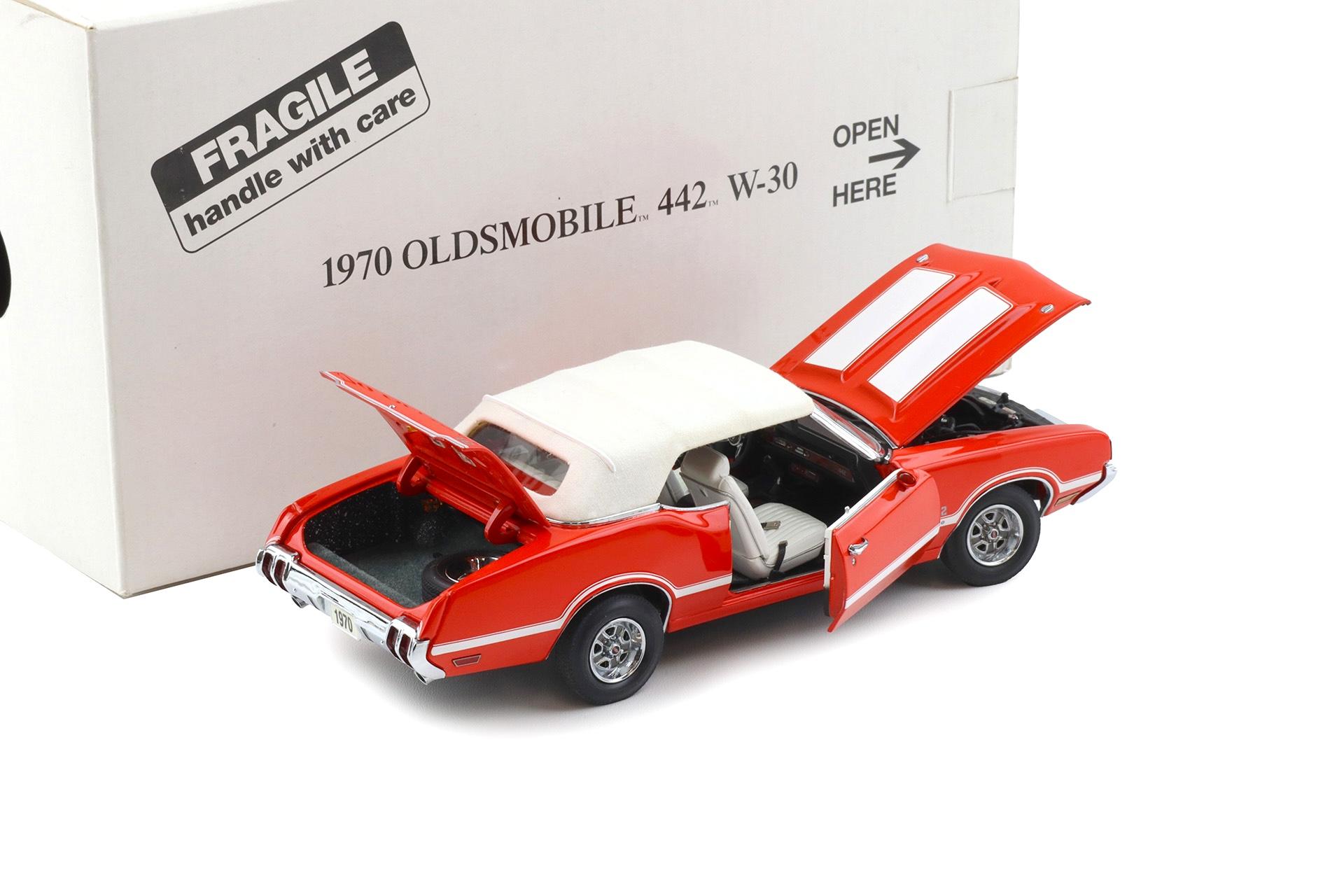 1:24 Danbury Mint 1970 Oldsmobile 442 W-30 Convertible Rally red