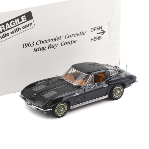 1:24 Danbury Mint 1963 Chevrolet Corvette Sting Ray Coupe Tuxedo black