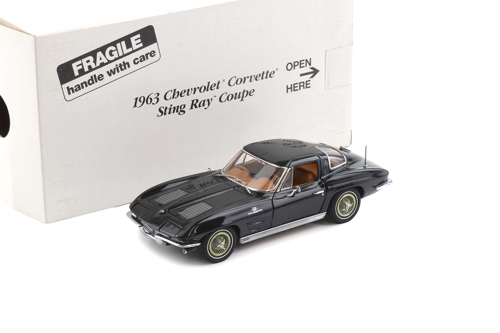 1:24 Danbury Mint 1963 Chevrolet Corvette Sting Ray Coupe Tuxedo black