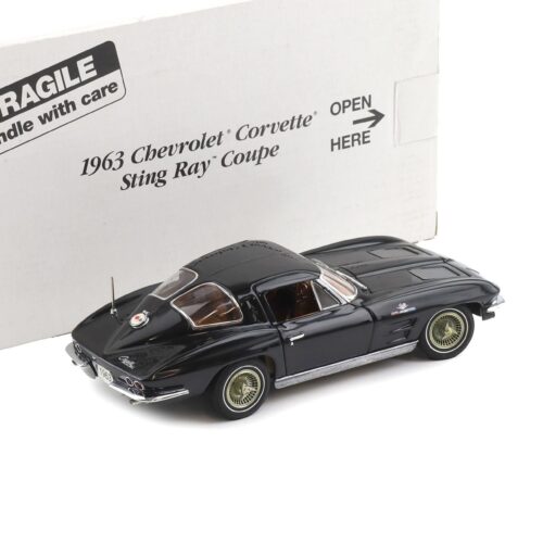 1:24 Danbury Mint 1963 Chevrolet Corvette Sting Ray Coupe Tuxedo black