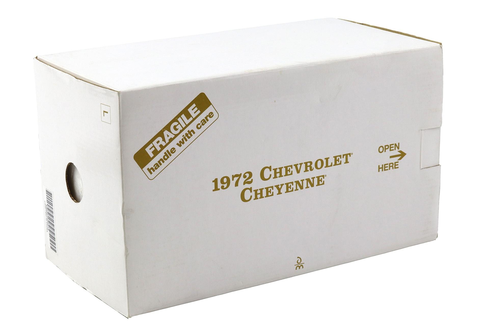 1:24 Danbury Mint 1972 Chevrolet Cheyenne Pickup Spanish gold/ Frost white