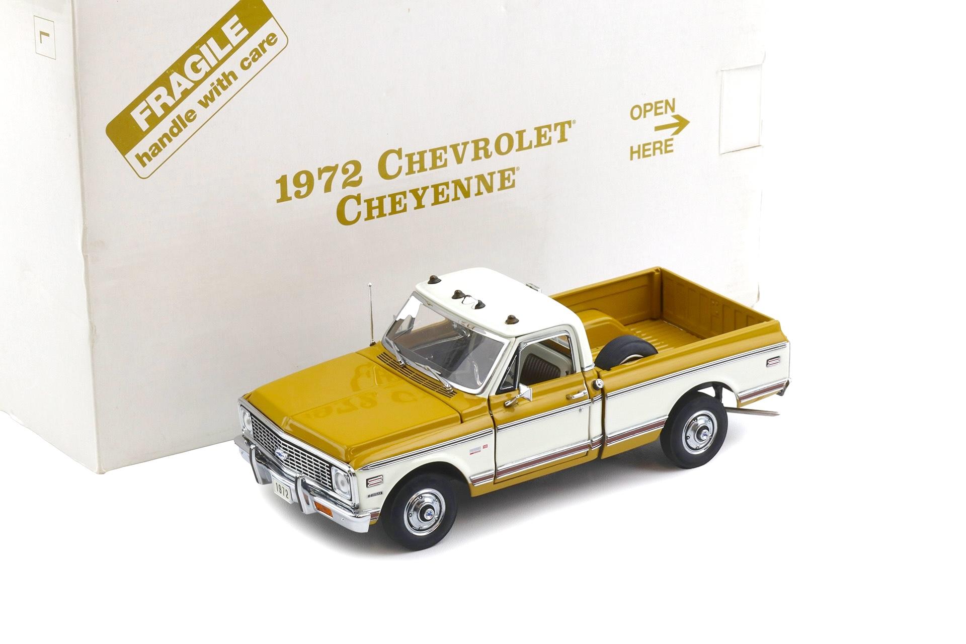 1:24 Danbury Mint 1972 Chevrolet Cheyenne Pickup Spanish gold/ Frost white