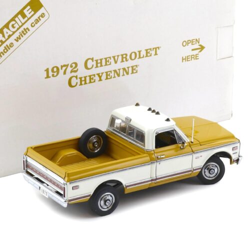1:24 Danbury Mint 1972 Chevrolet Cheyenne Pickup Spanish gold/ Frost white