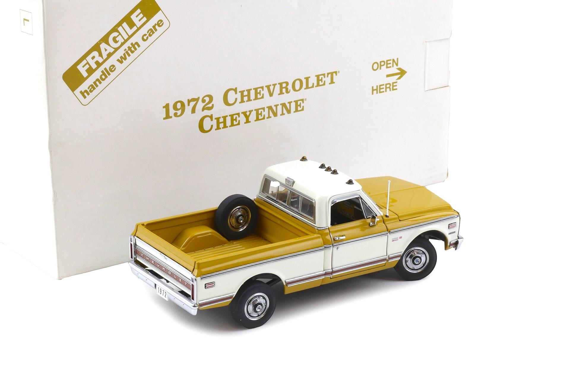 1:24 Danbury Mint 1972 Chevrolet Cheyenne Pickup Spanish gold/ Frost white