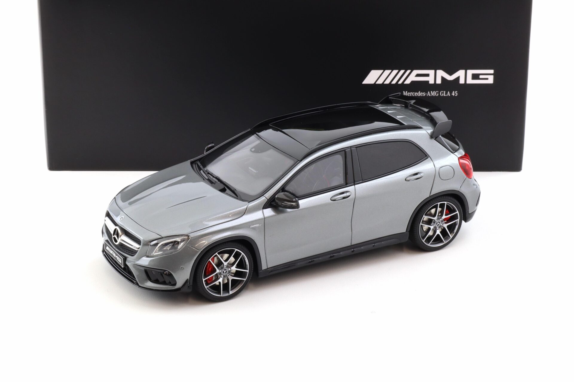 1:18 GT Spirit Mercedes GLA 45 AMG X156 Mountain grey DEALER VERSION