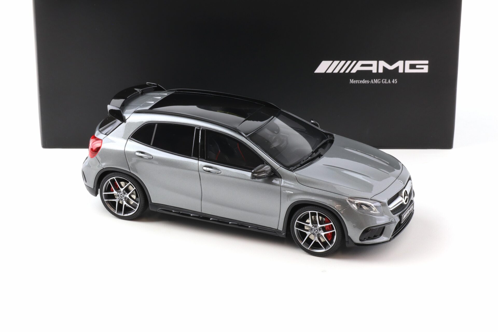 1:18 GT Spirit Mercedes GLA 45 AMG X156 Mountain grey DEALER VERSION