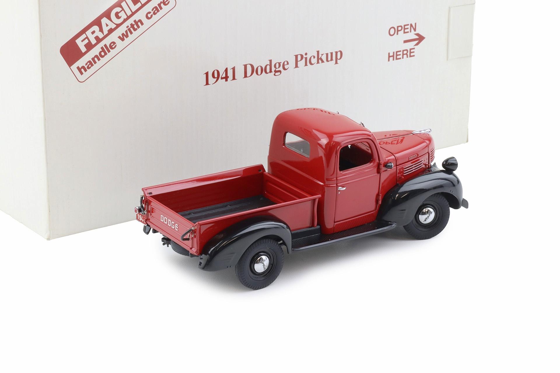1:24 Danbury Mint 1941 Dodge Pickup Series WC Half-Ton Dodge red and black