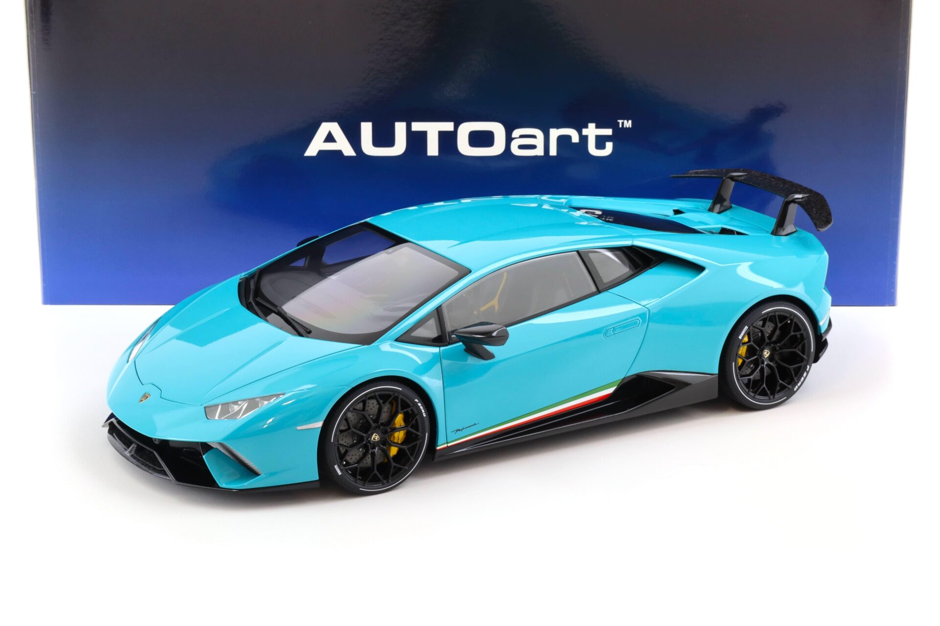 ID 101287 orig.jpg 1:12 AUTOart Lamborghini Huracan Performante 2017 Blu Glauco/ solid blue 12077