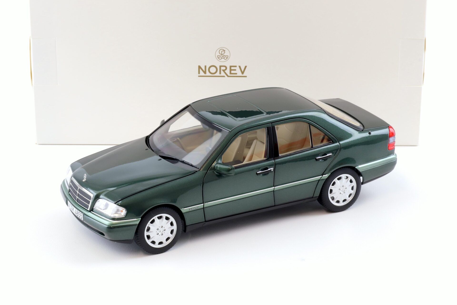 ID 101370 orig.jpg 1:18 Norev Mercedes C-Klasse W202 Limousine 1993 Malachite green metallic