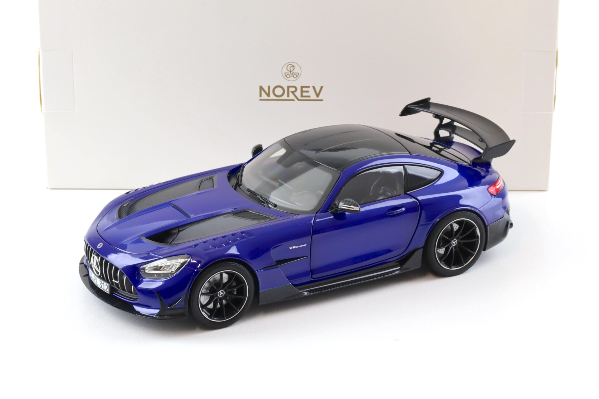 ID 101379 orig.jpg 1:18 Norev Mercedes AMG GT Black Series 2021 blue metallic