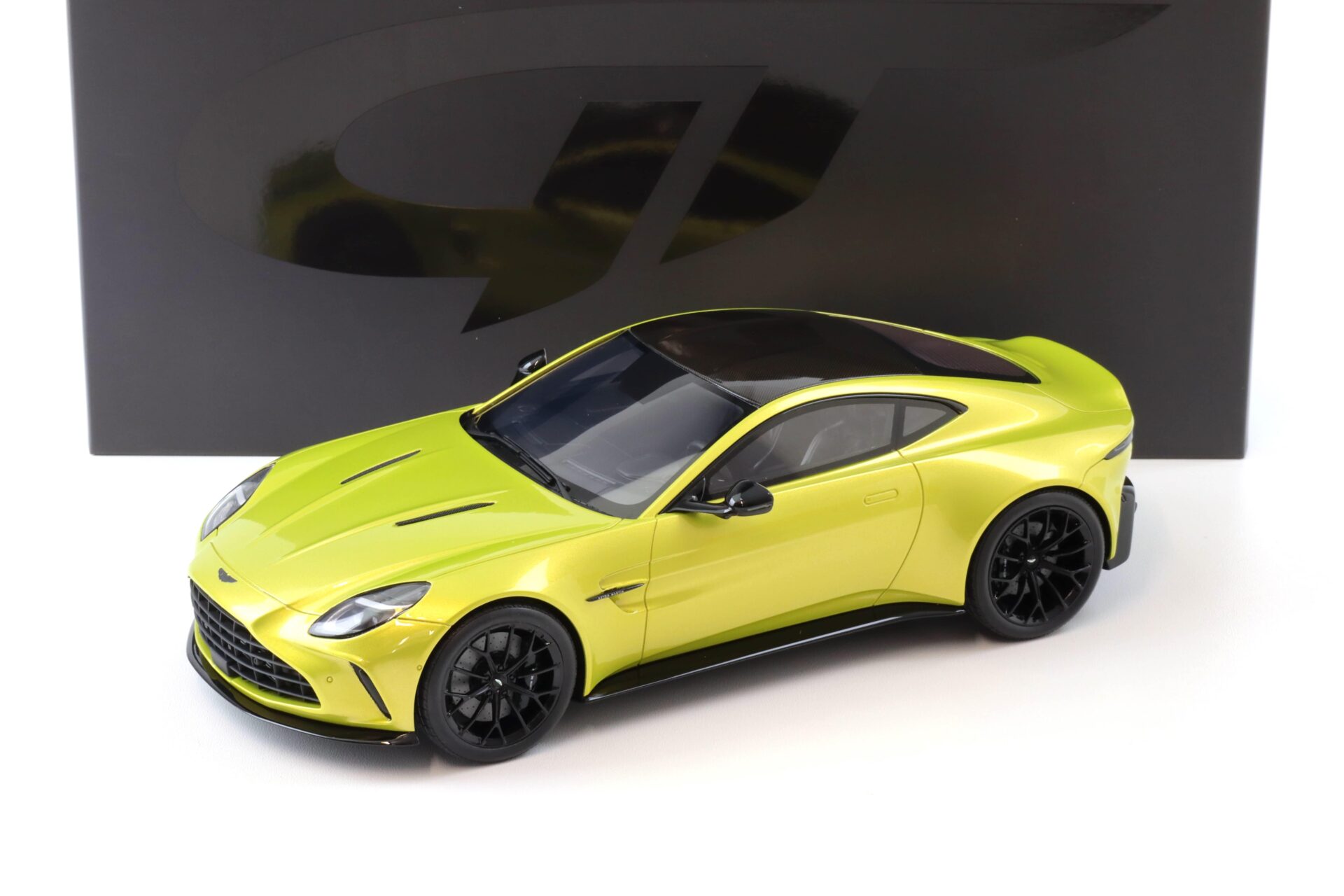 ID 101413 orig.jpg 1:18 GT Spirit GT514 Aston Martin Vantage Coupe Cosmopolitan yellow 2024