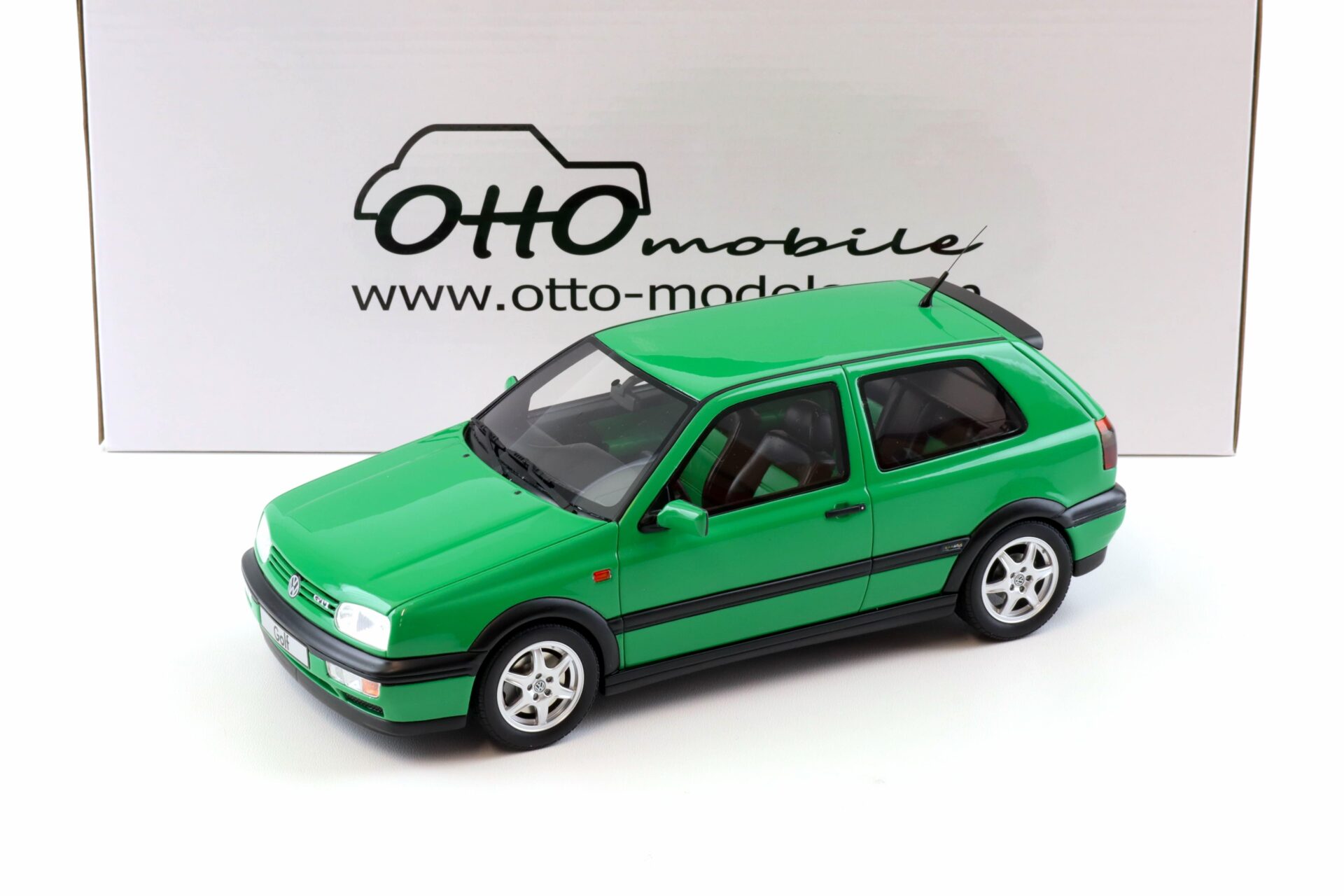 ID 101740 orig.jpg 1:18 OTTO mobile OT1187 VW Golf 3 GTI Color Concept Salsa green 1995