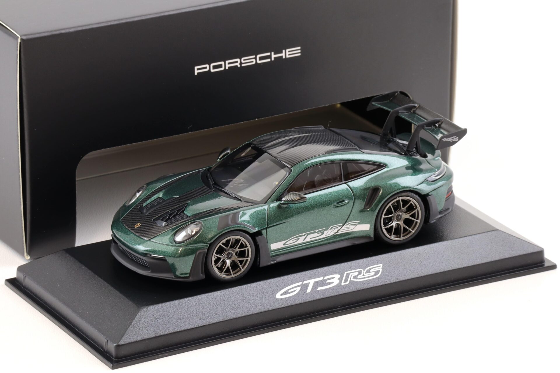 ID 101846 orig.jpg 1:43 Minichamps Porsche 911 992 GT3 RS Weissach Package Racing green WAP DEALER