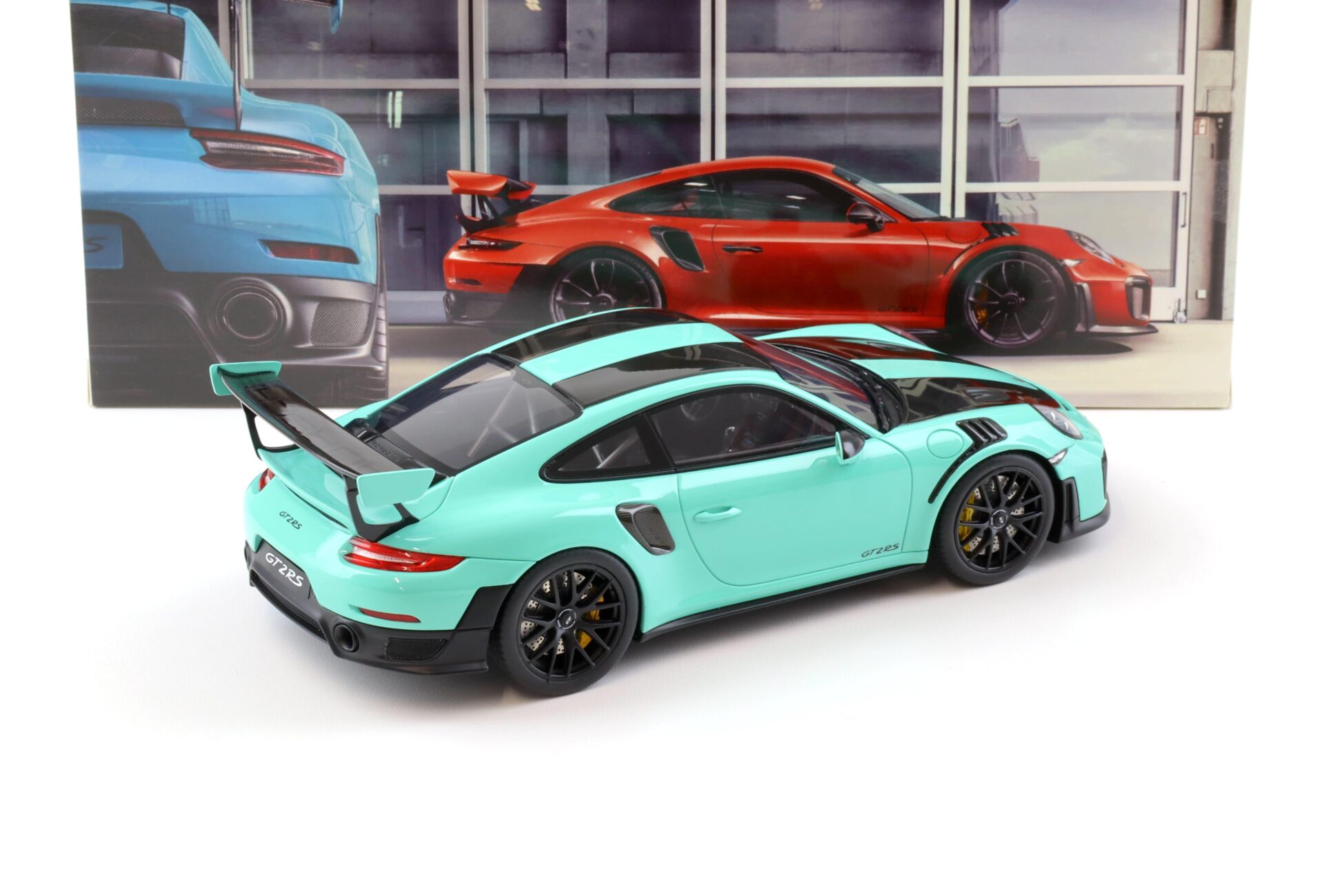 1:18 GT Spirit Porsche 911 991.2 GT2 RS mint green MAP Porsche Museum