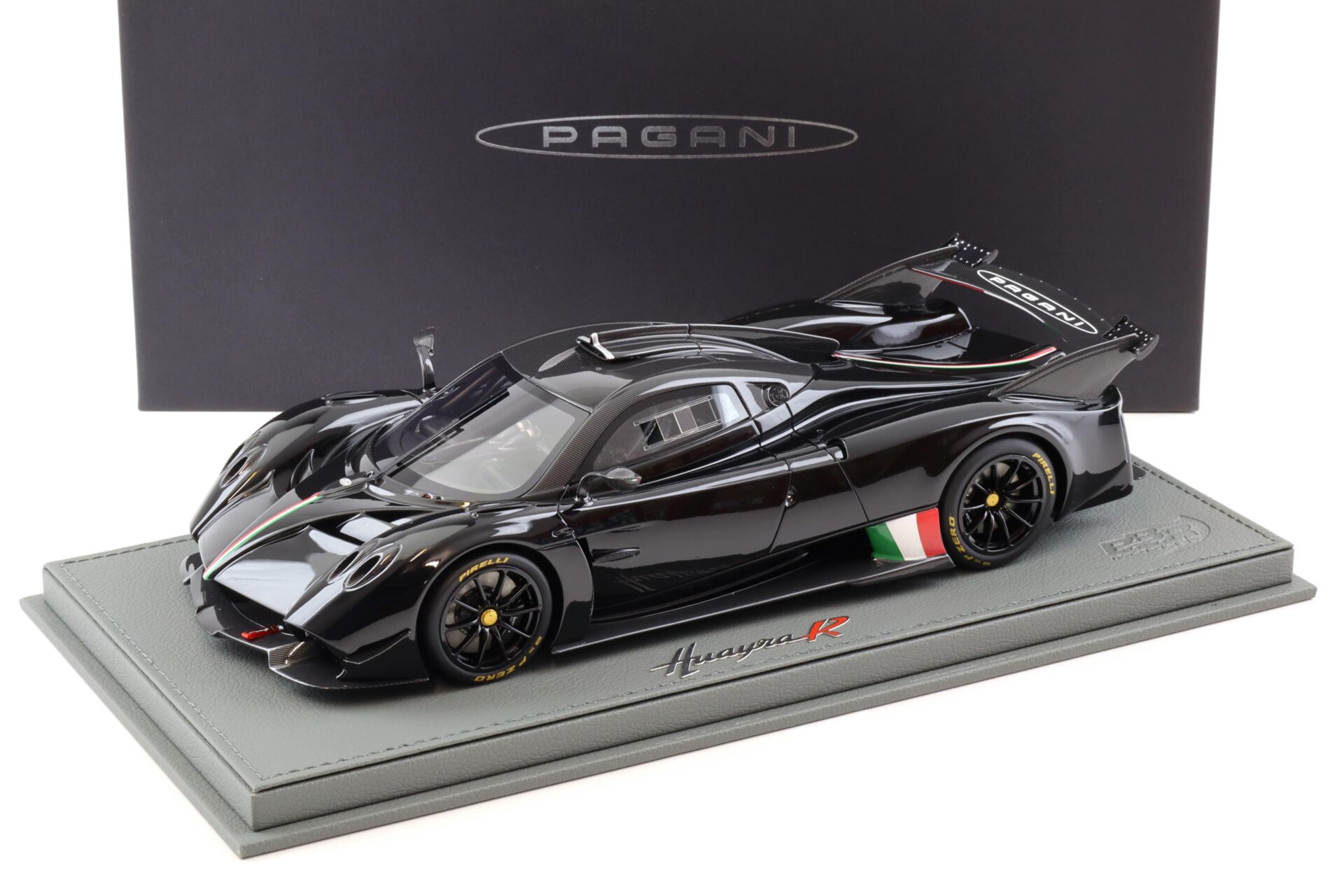 ID 101935 orig.jpg 1:18 BBR Pagani Huayra R Nero Lucido gloss black/ Carbon roof with display - Limited 100 pcs.