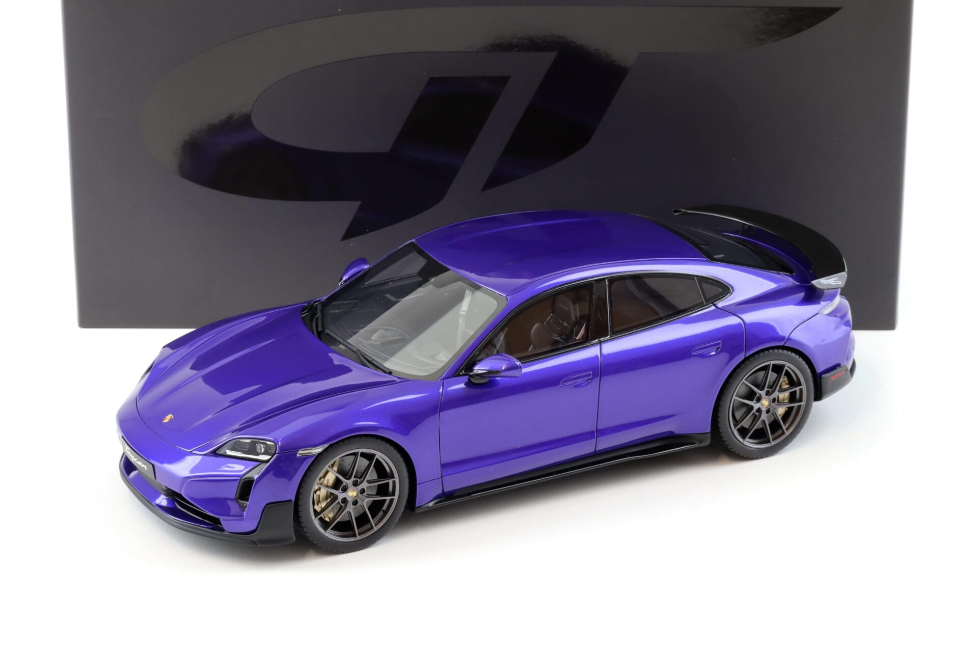 ID 102027 orig.jpg 1:18 GT Spirit GT520 Porsche Taycan Turbo GT Weissach Package purple sky metallic 2023