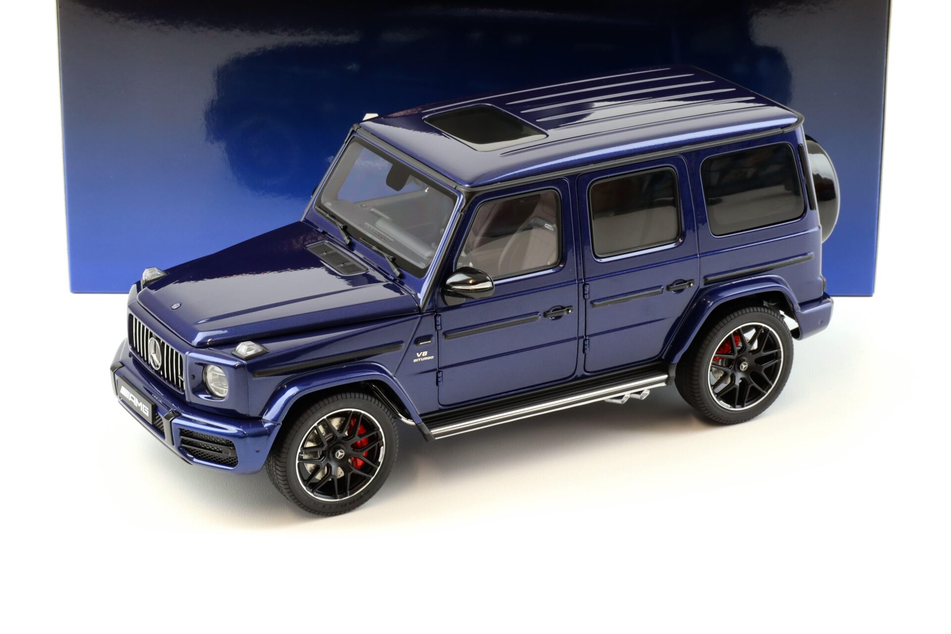 ID 102217 orig.jpg 1:18 AUTOart Mercedes G63 AMG 2019 W463A Brilliant blue metallic