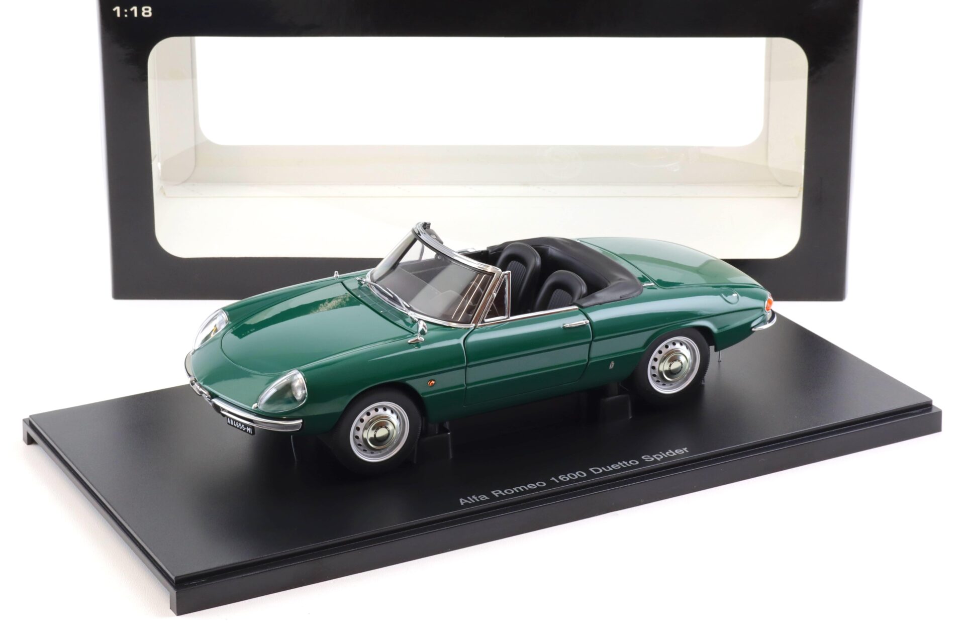 ID 102747 orig.jpg 1:18 AUTOart Alfa Romeo 1600 Duetto Spider dark green 70138