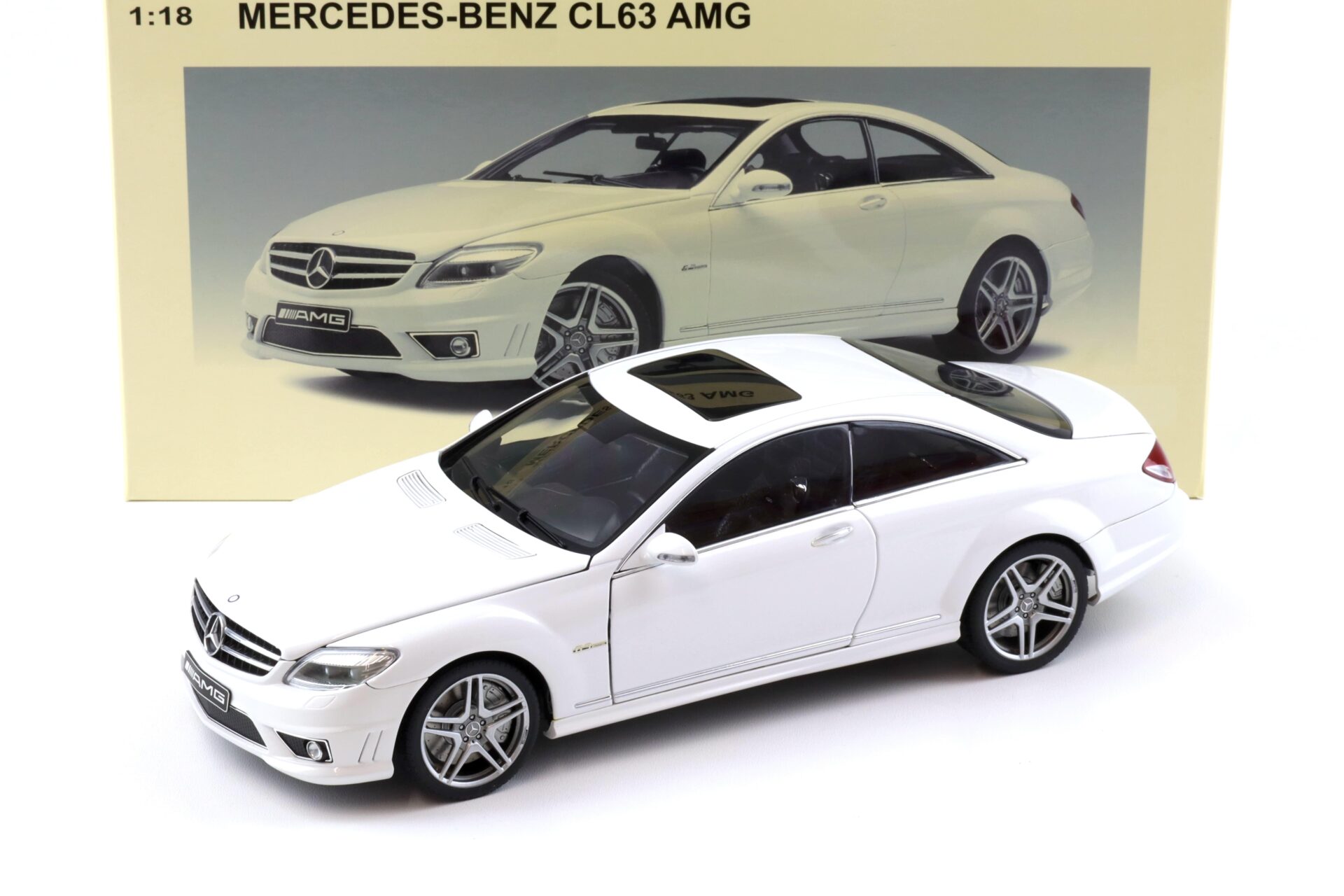 ID 102806 orig.jpg 1:18 AUTOart Mercedes CL63 AMG Coupe white DIECAST 76167