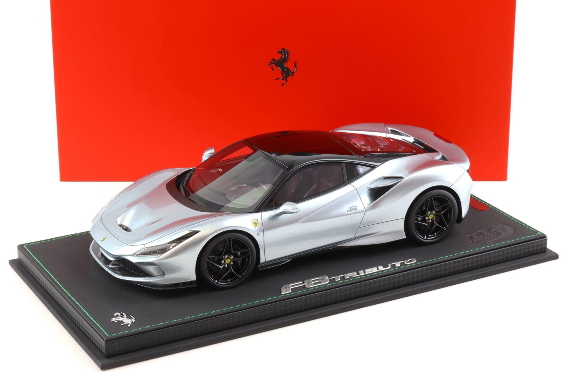 ID 102881 orig.jpg 1:18 BBR Ferrari F8 Tributo Grigio Titan with display - Limited 36 pcs