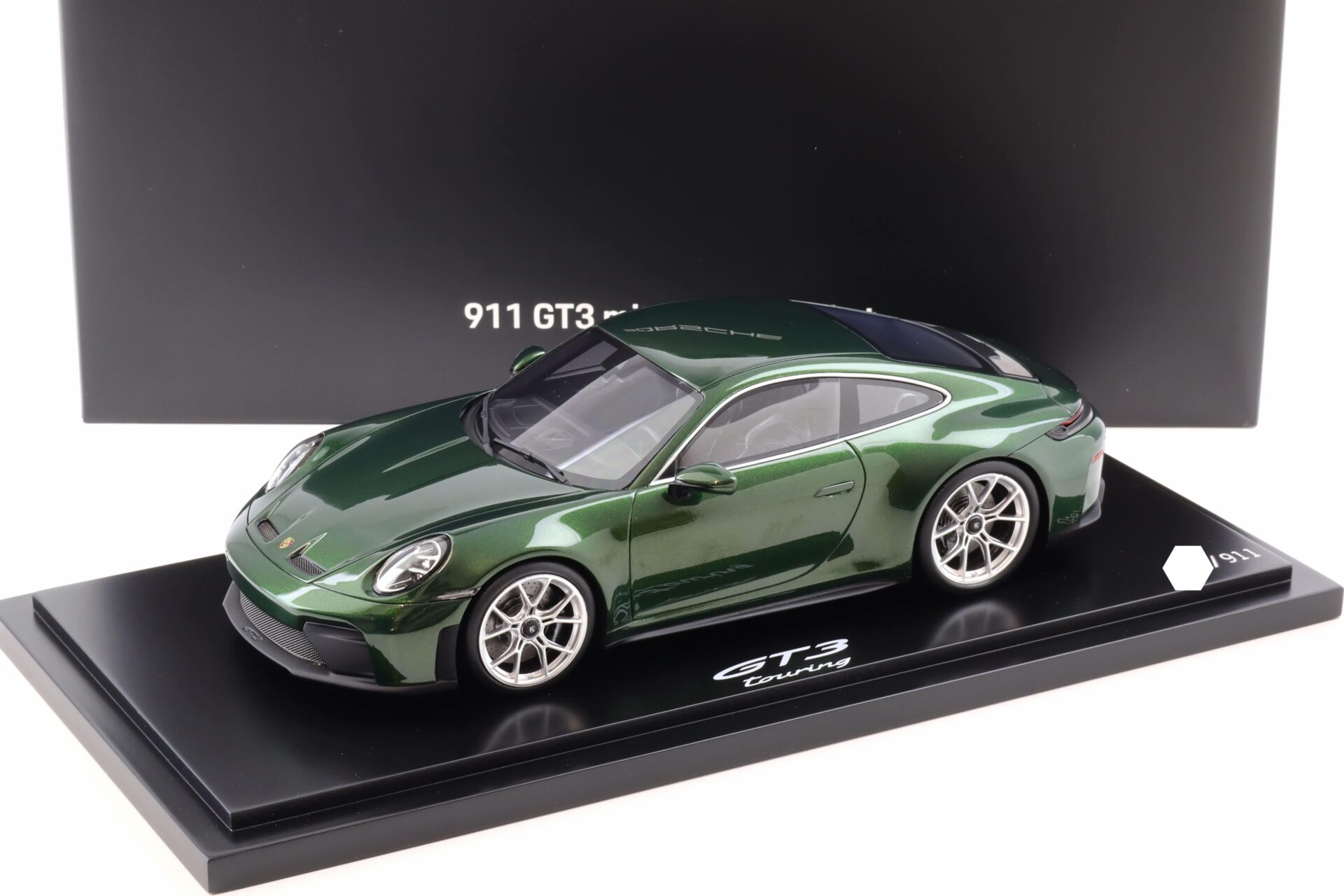 ID 103047 orig.jpg 1:18 Spark Porsche 911 992.2 GT3 Touring Package Oak green Neo WAP DEALER