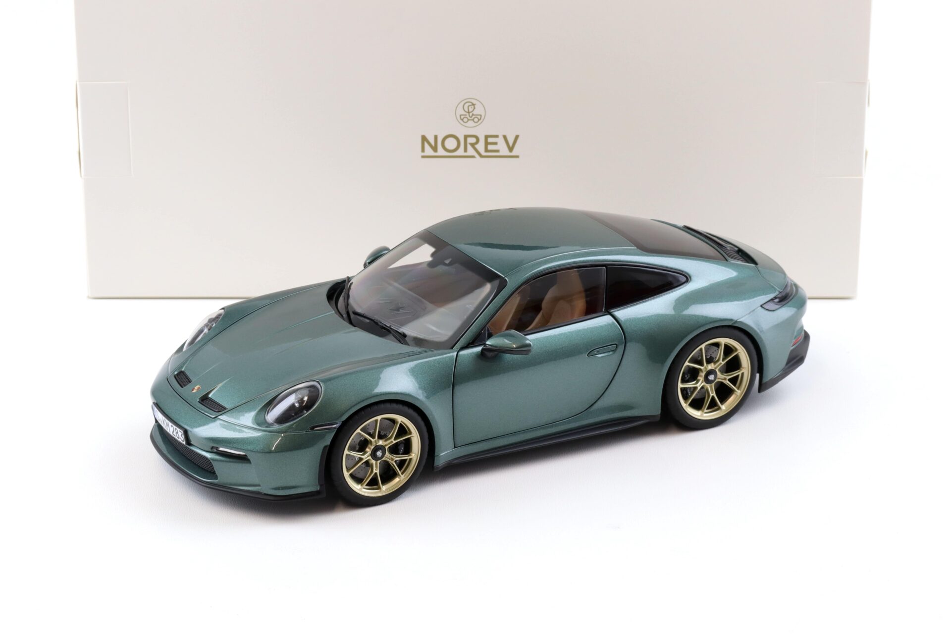 ID 103072 orig.jpg 1:18 Norev Porsche 911 992 GT3 Touring 2021 Malachite green metallic 187382