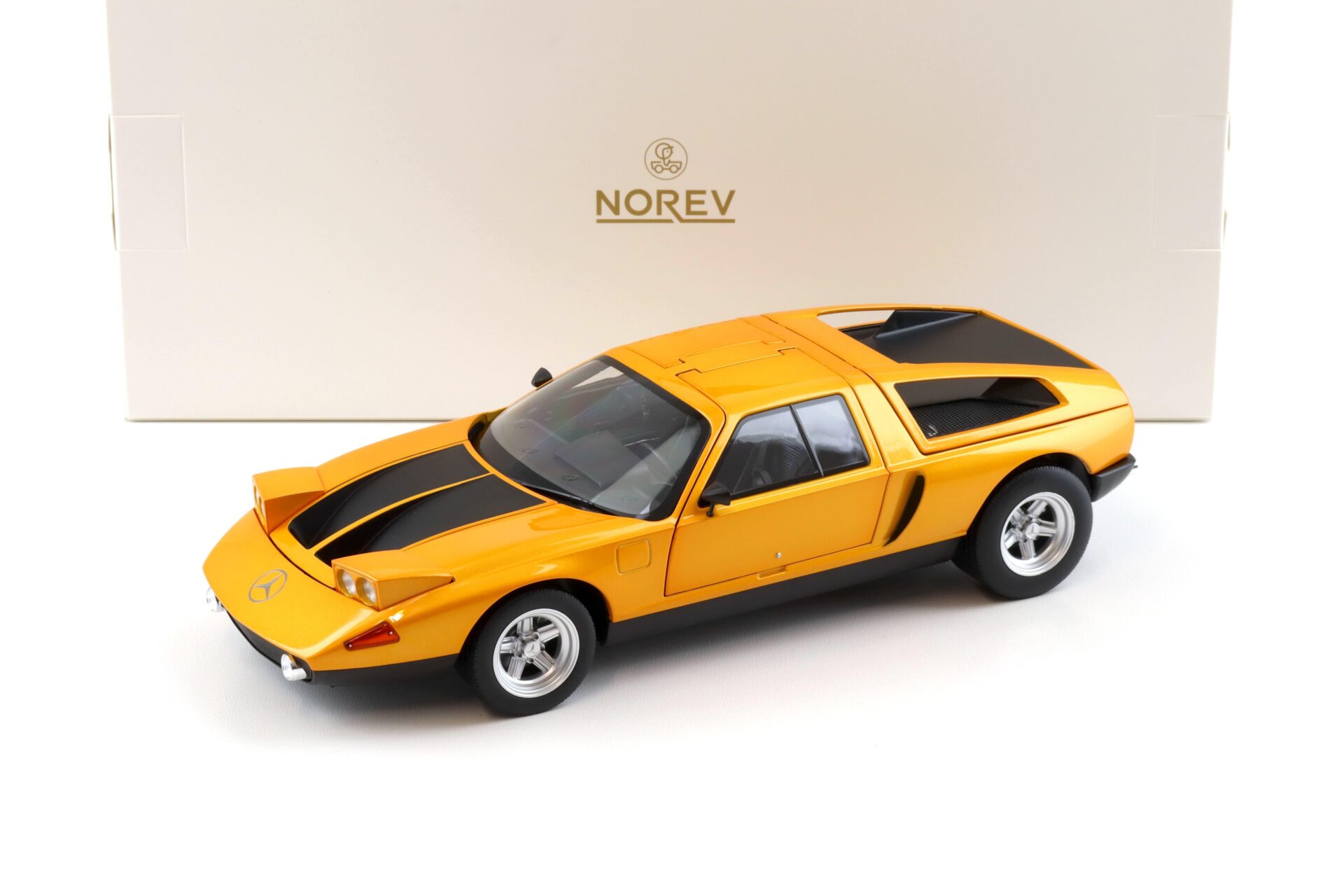 ID 103106 orig.jpg 1:18 Norev Mercedes C111 / II Coupe 1970 white Autumn metallic 183050