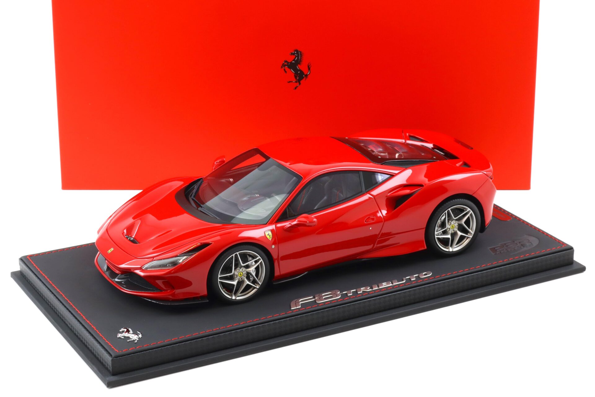 ID 103261 orig.jpg 1:18 BBR Ferrari F8 Tributo Coupe Rosso Corsa red with display - Limited 48 pcs.
