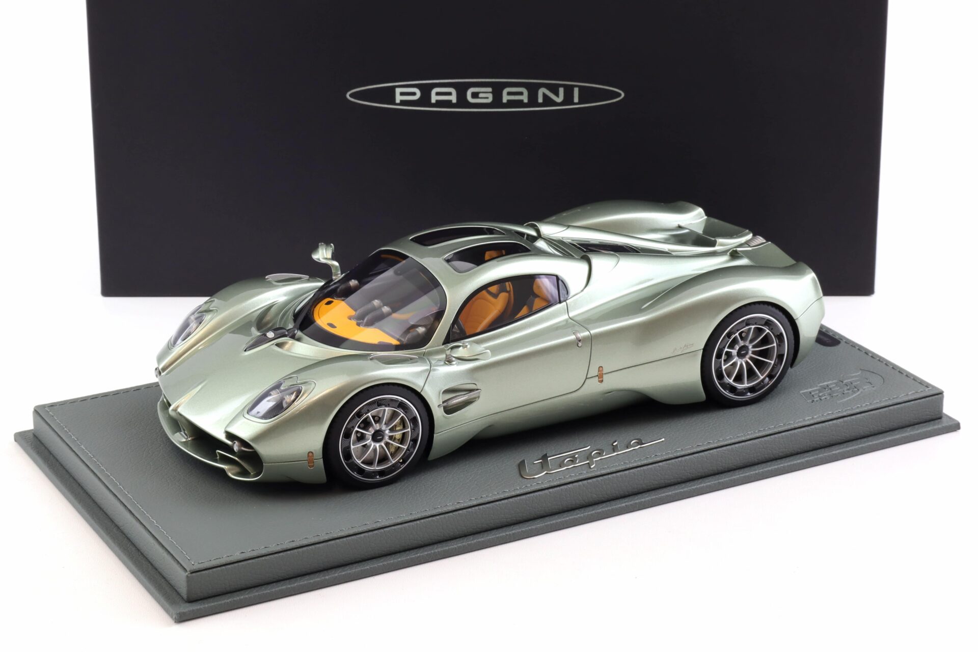 ID 103275 orig.jpg 1:18 BBR Pagani Utopia Verde Pampa green metallic - Limited 50 pcs.