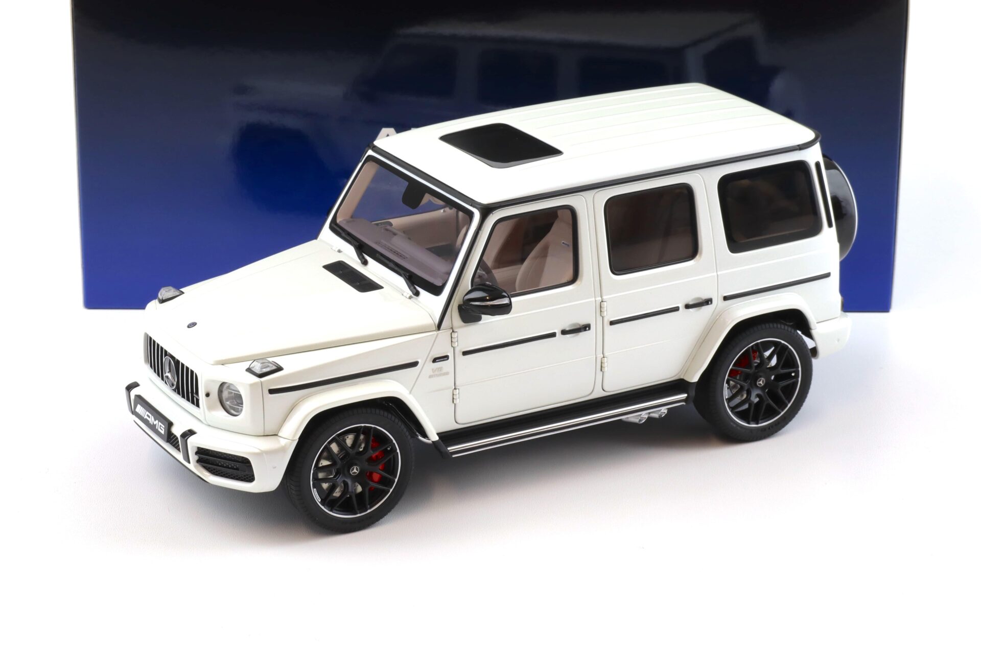 ID 103367 orig.jpg 1:18 AUTOart Mercedes G63 AMG 2019 W463A Designo Brilliant white metallic