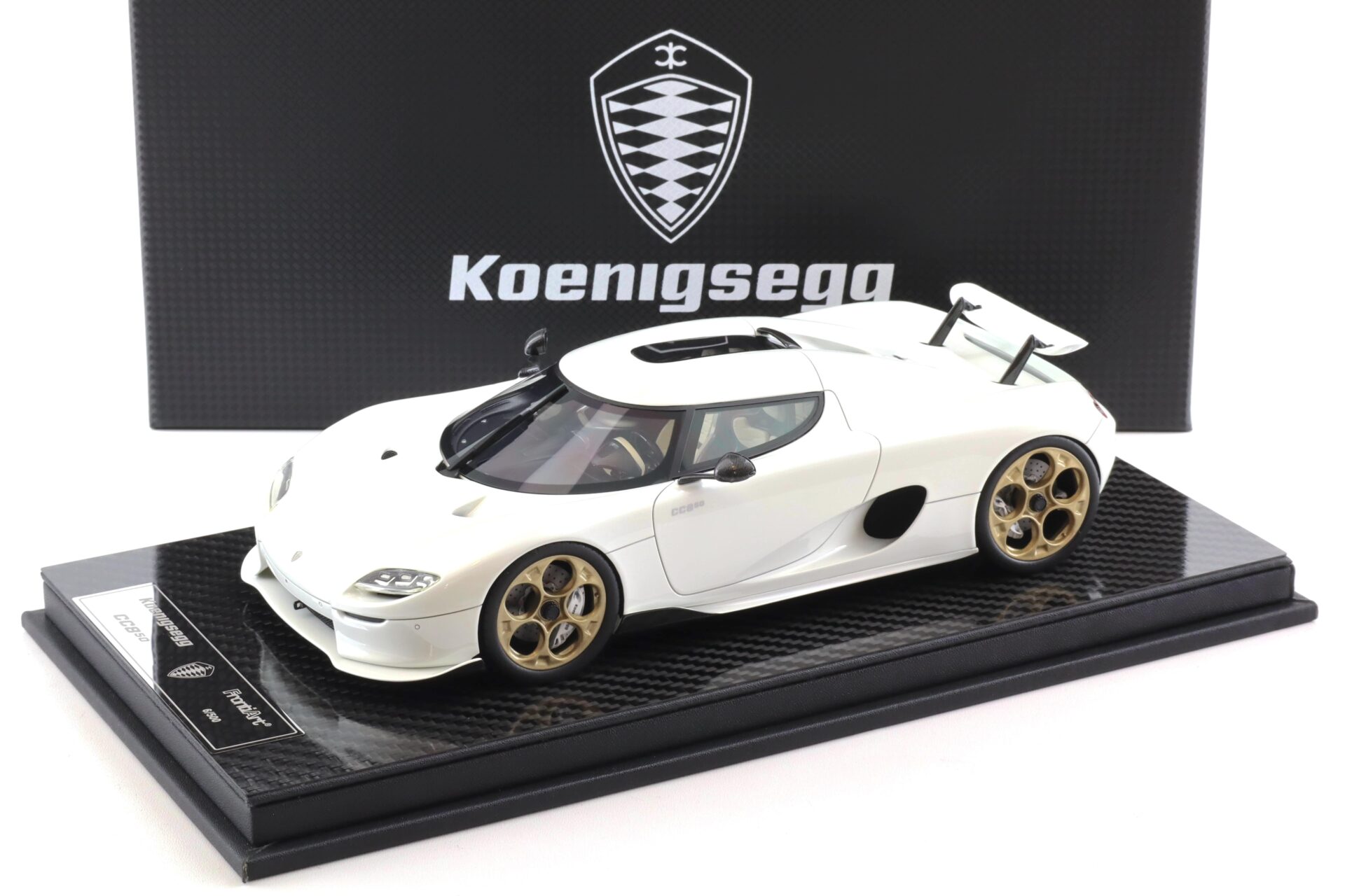 ID 103541 orig.jpg 1:18 FrontiArt Koenigsegg CC850 Crystal white F122-188 - Limited 500 pcs.