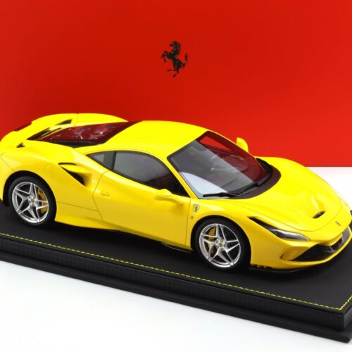 1:18 BBR Ferrari F8 Tributo Giallo Modena with display - Limited 24 pcs.