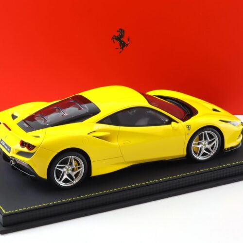 1:18 BBR Ferrari F8 Tributo Giallo Modena with display - Limited 24 pcs.