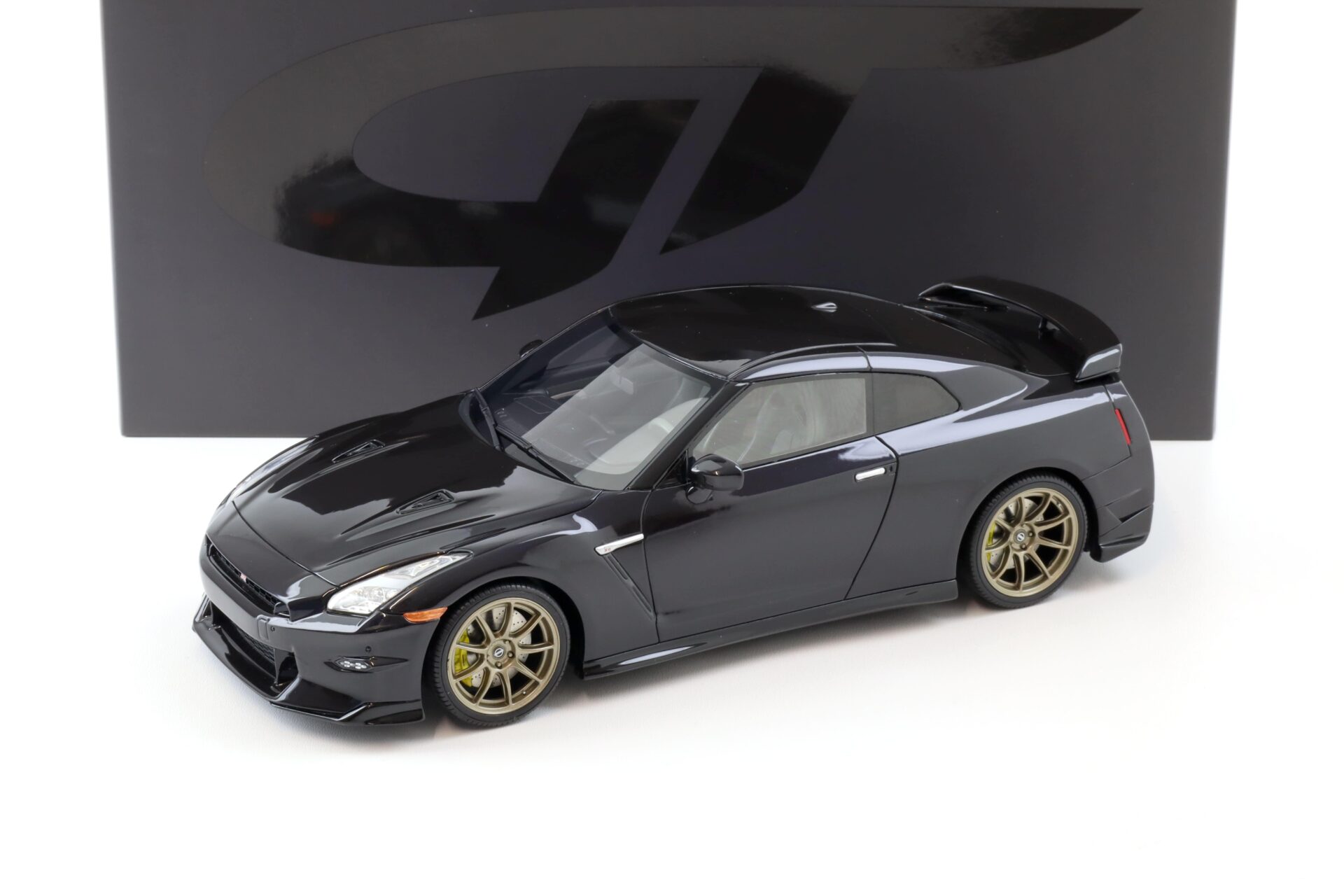ID 103869 orig.jpg 1:18 GT Spirit GT932 Nissan GT-R R35 Takuma Edition Midnight purple 2024