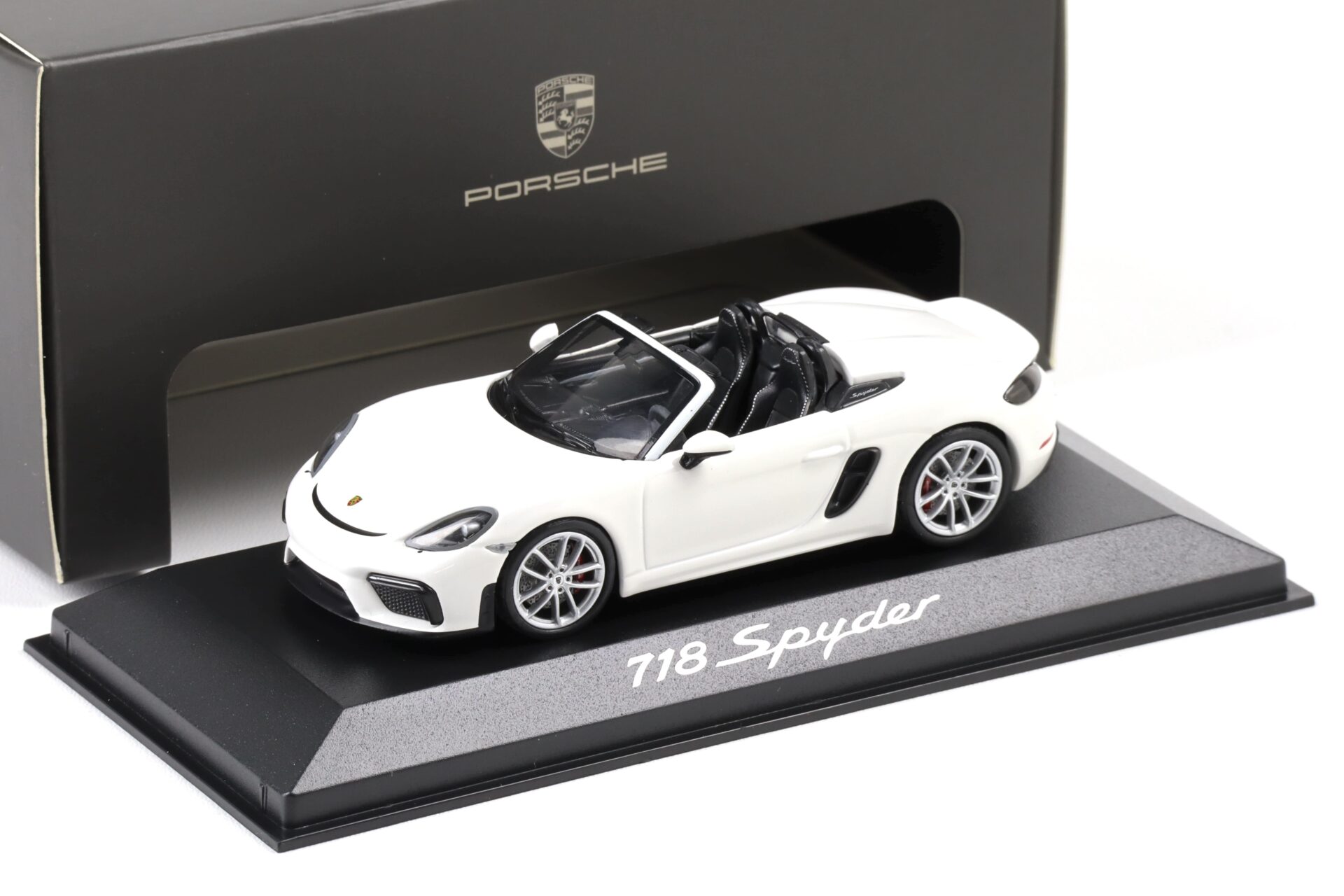 ID 104535 orig.jpg 1:43 Minichamps Porsche 718 Boxster Spyder 2019 Carrera white WAP DEALER