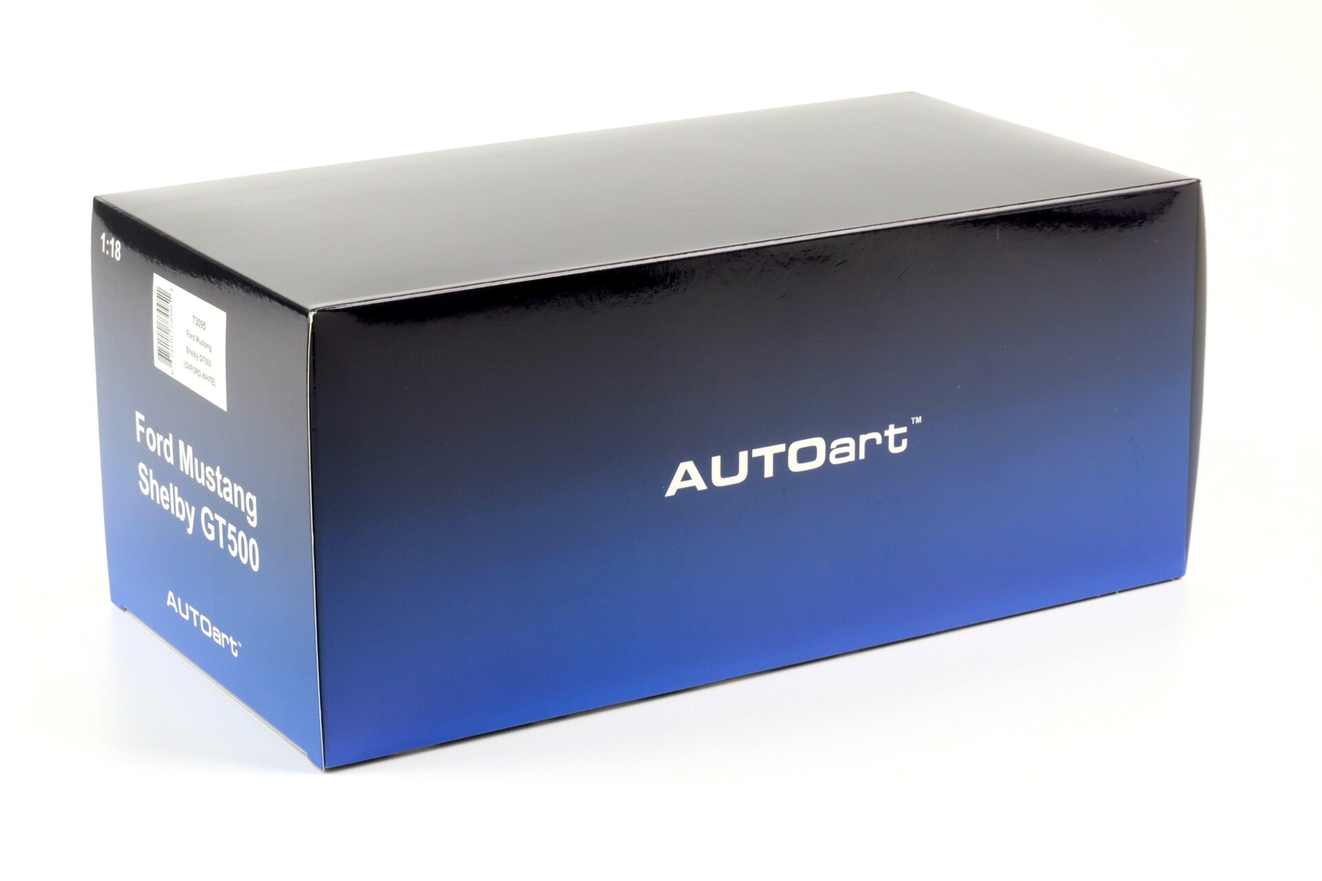 1:18 AUTOart Ford Mustang Shelby GT500 Coupe 2023 Oxford white/ black stripes
