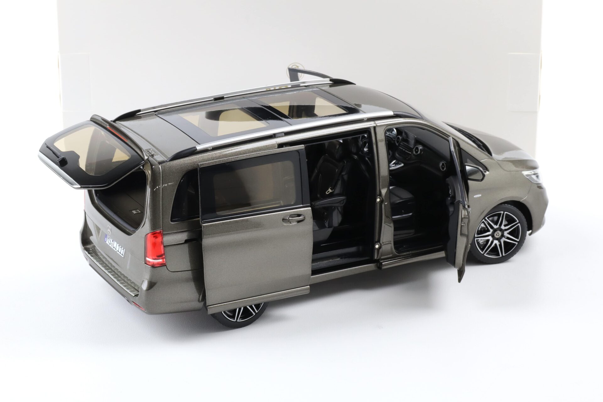 1:18 Norev Mercedes V-Klasse V-Class AMG-Line VAN 2018 Indium grey 183873
