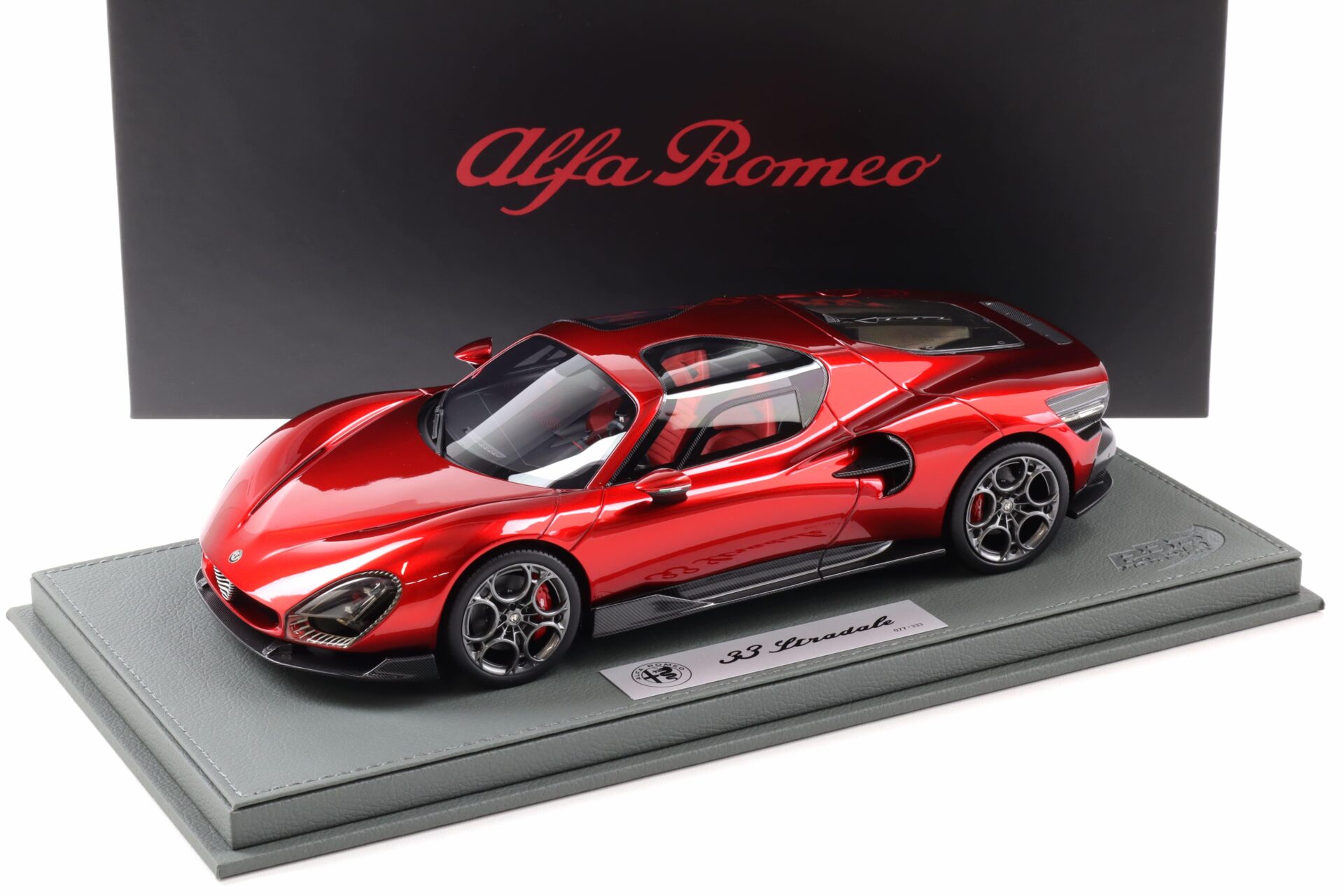 1:18 BBR Alfa Romeo 33 Stradale Rosso Villa dÂ´Este red metallic - Limited 333 pcs.