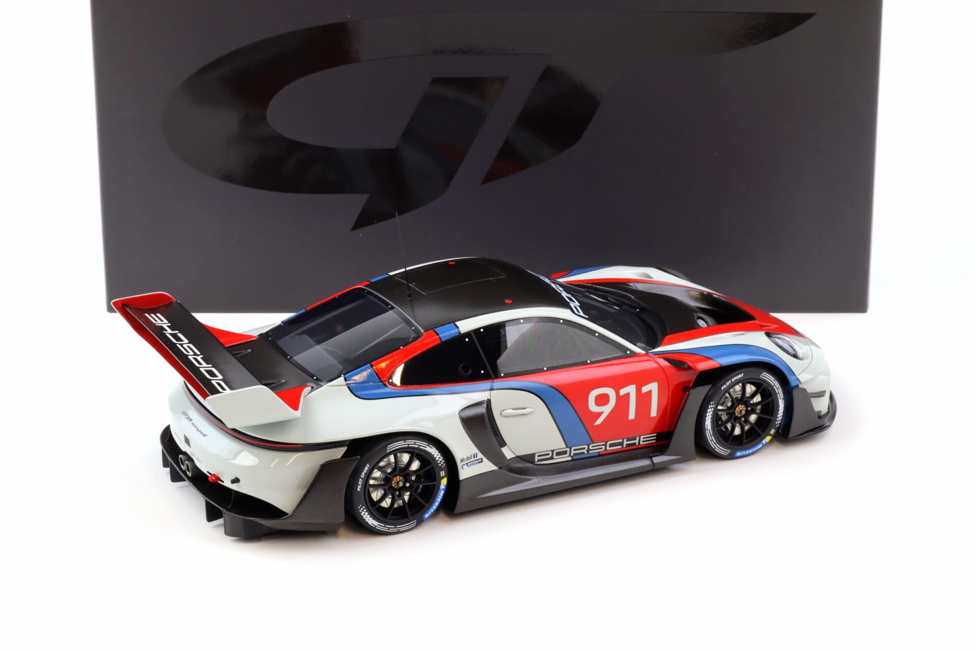 1:18 GT Spirit GT495 Porsche 911 992 GT3 R Rennsport 2023 #911