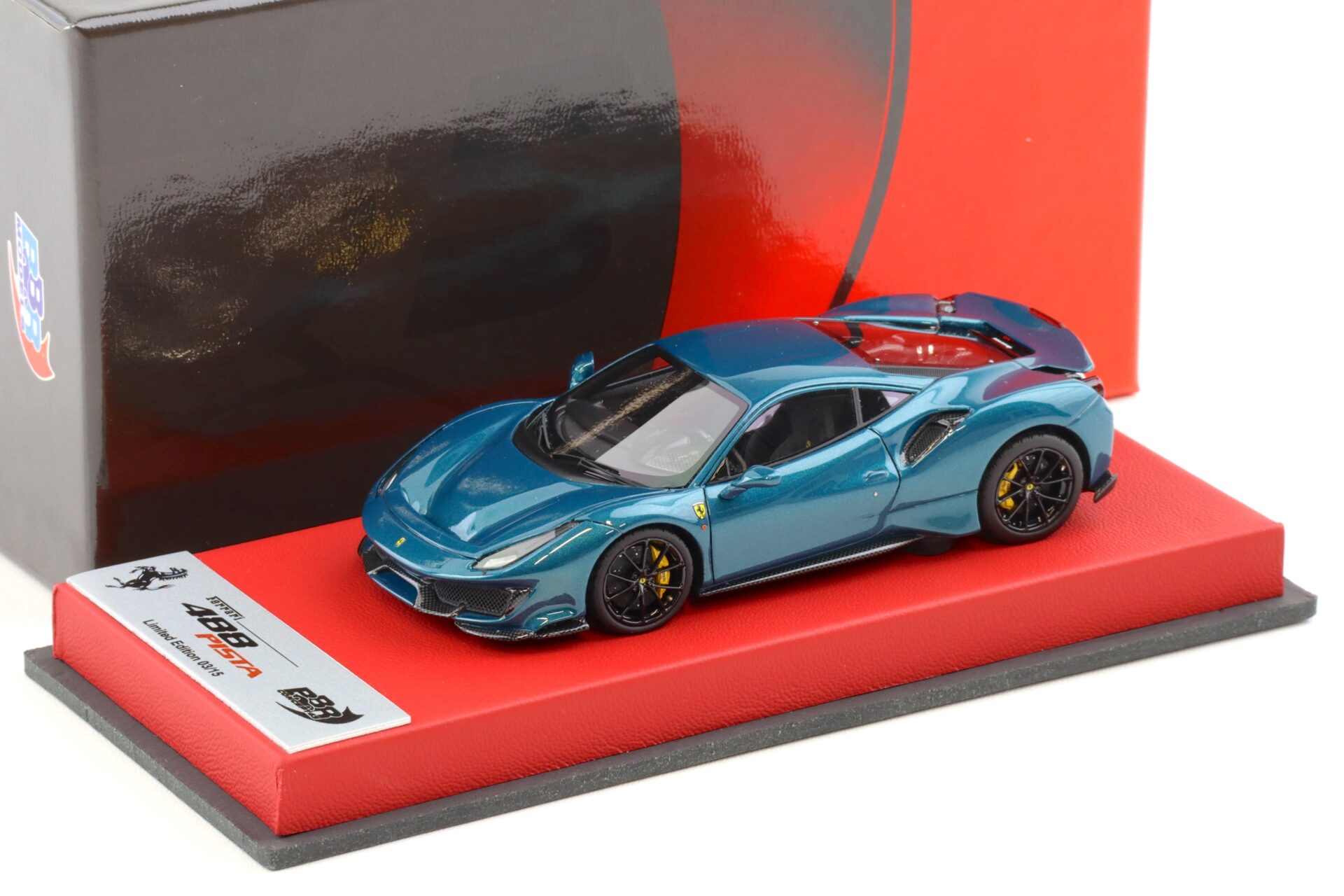 1:43 BBR Ferrari 488 Pista Blu Capri with leather base - Limited 15 pcs.