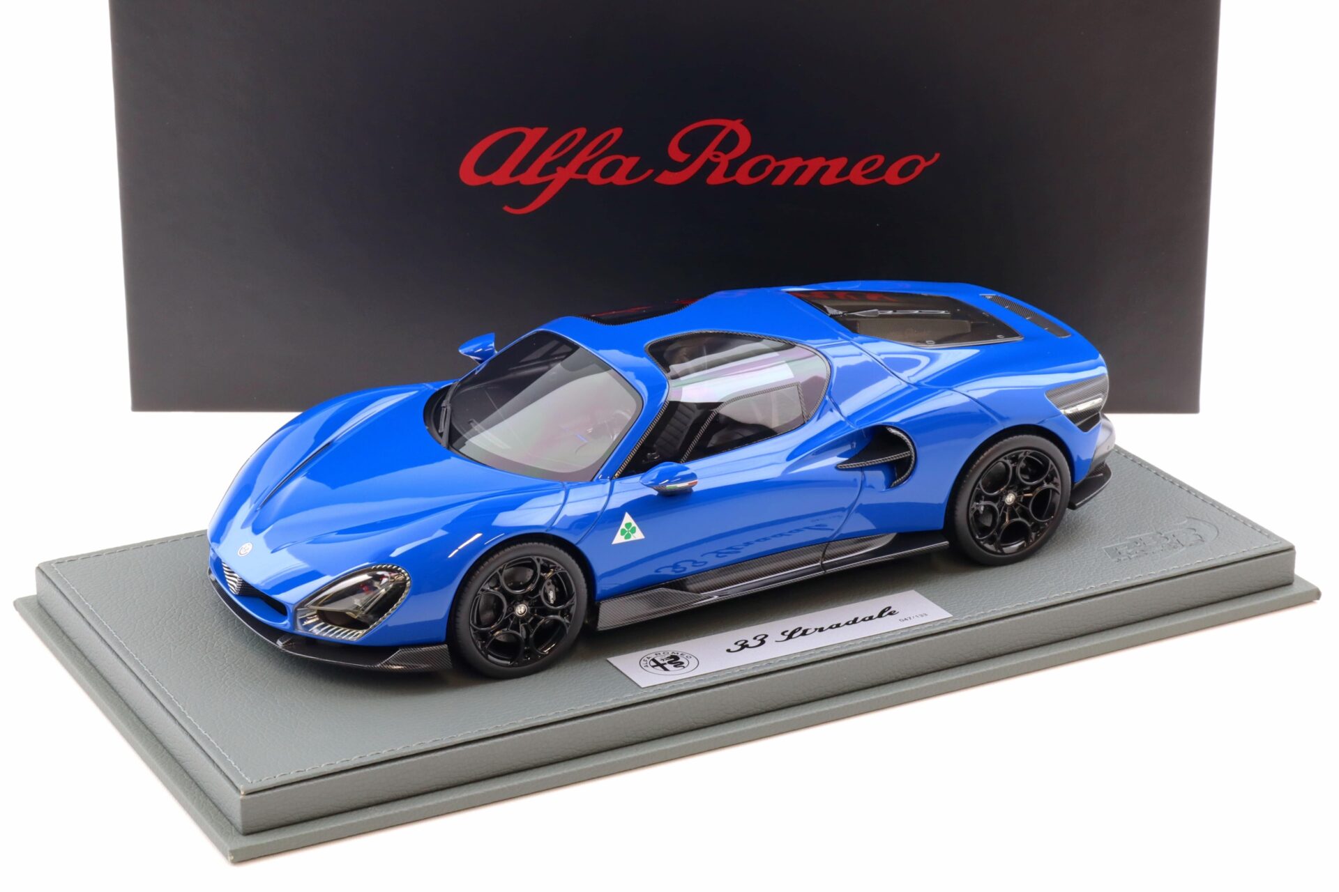 ID 106289 orig.jpg 1:18 BBR Alfa Romeo 33 Stradale Blue reale - Limited 133 pcs.